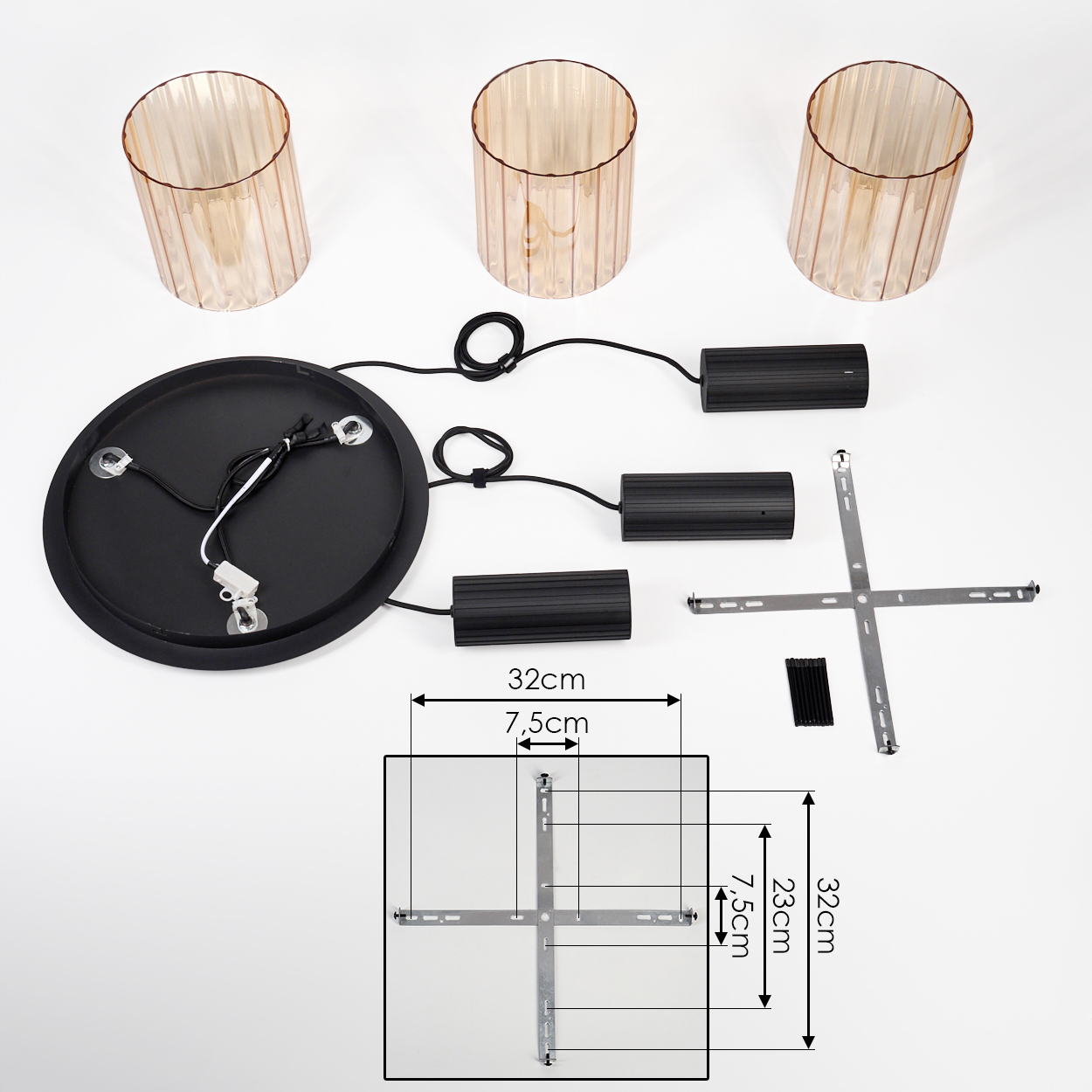 Teile einer Lampe mit bernsteinfarbenen Schirmen, schwarzer Deckenplatte und Montagehalterung.