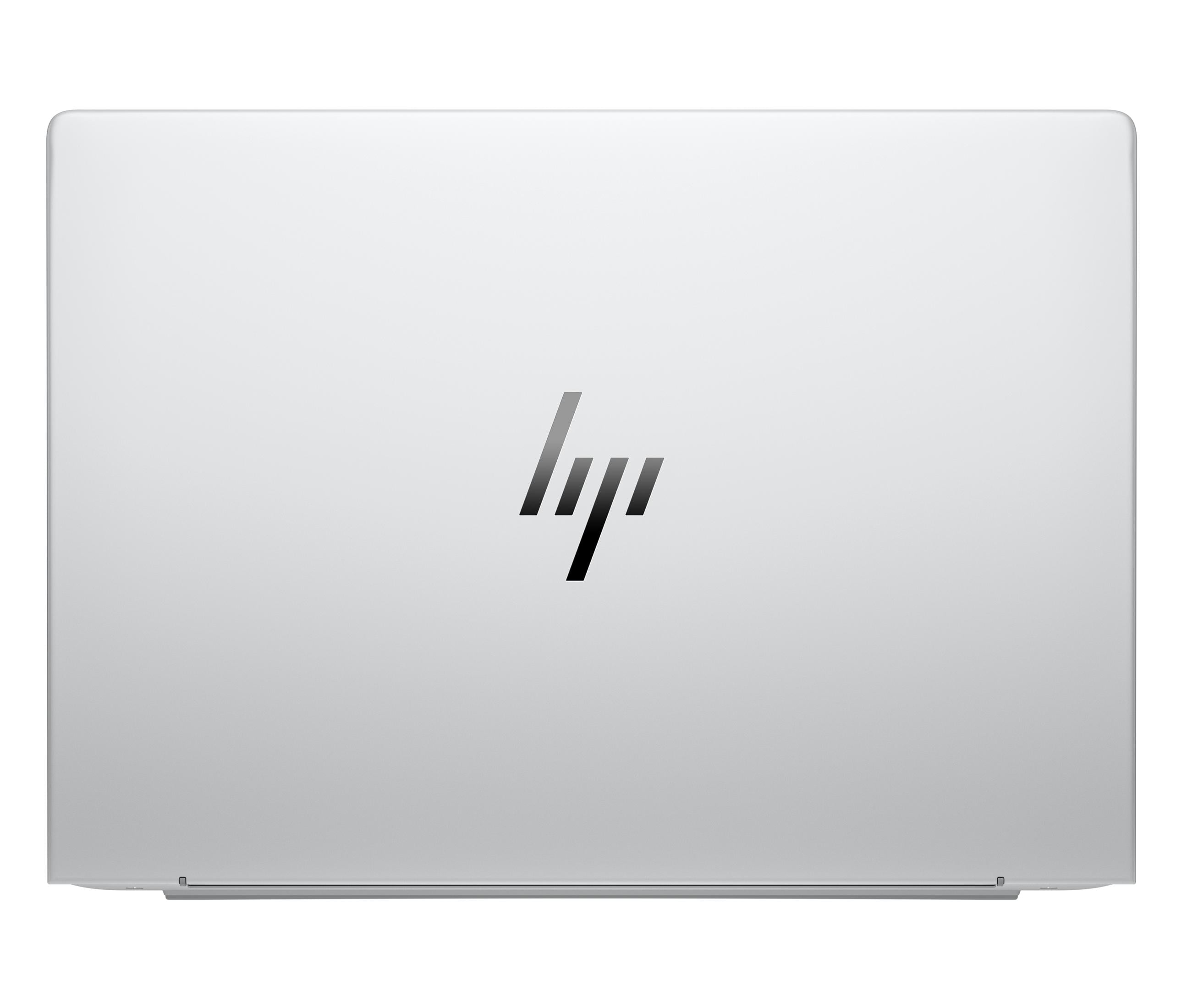 Un laptop argentato chiuso con il logo HP al centro.