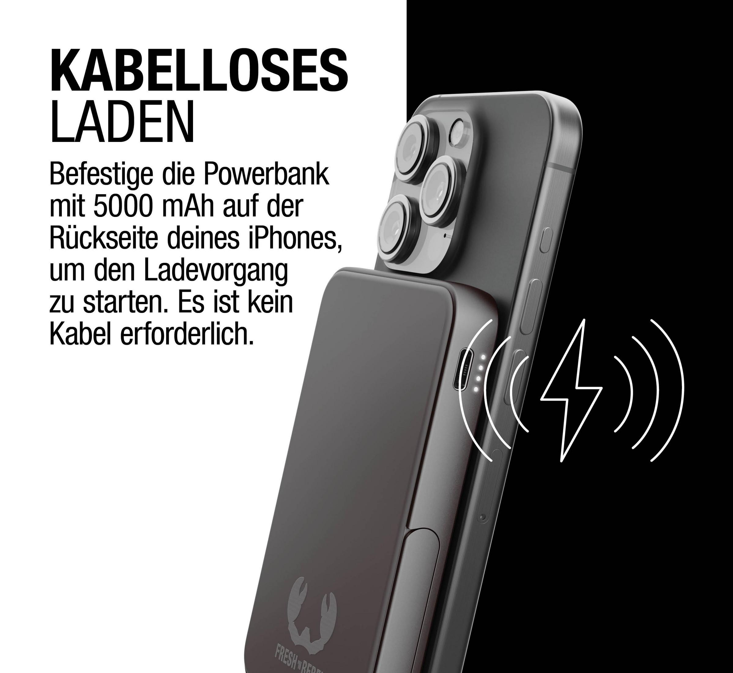 Power bank nera da 5000 mAh si attacca a un iPhone per la ricarica wireless.