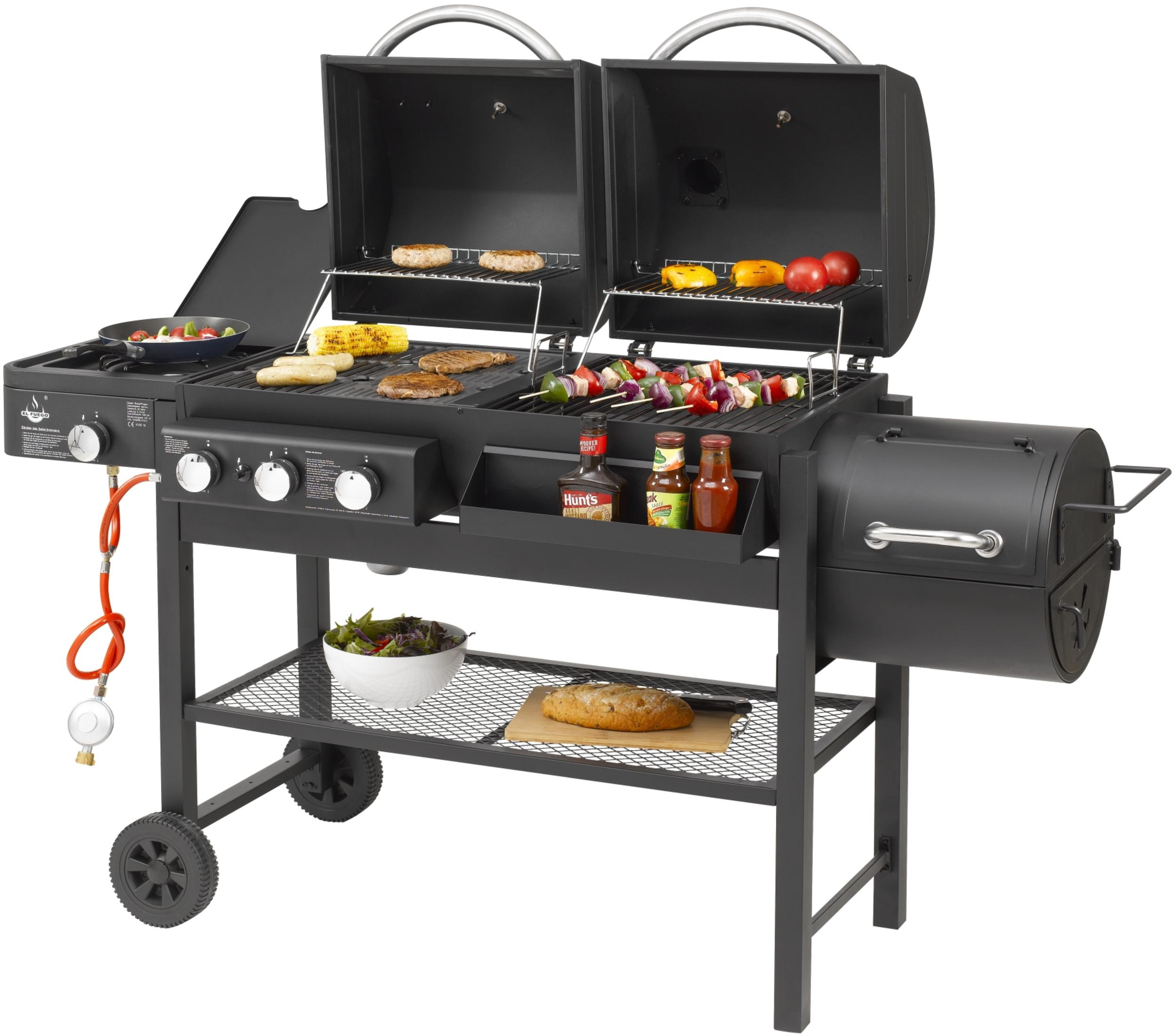 Ein Grill mit offenem Deckel, darauf Burger, Wurst, Maiskolben und Spieße. Unten Salat und Brot.
