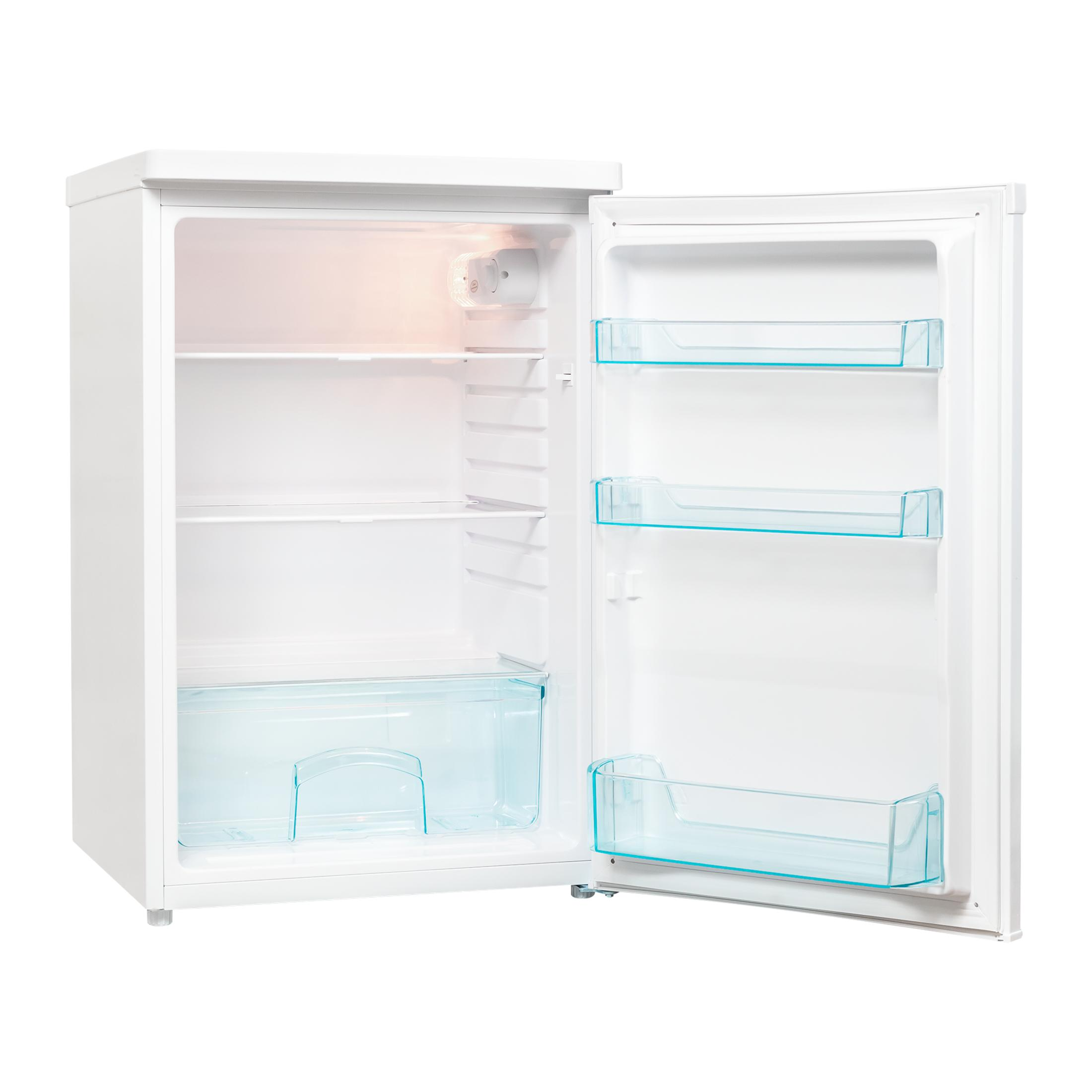 Un refrigerador blanco con la puerta abierta, mostrando estantes y cajones transparentes.