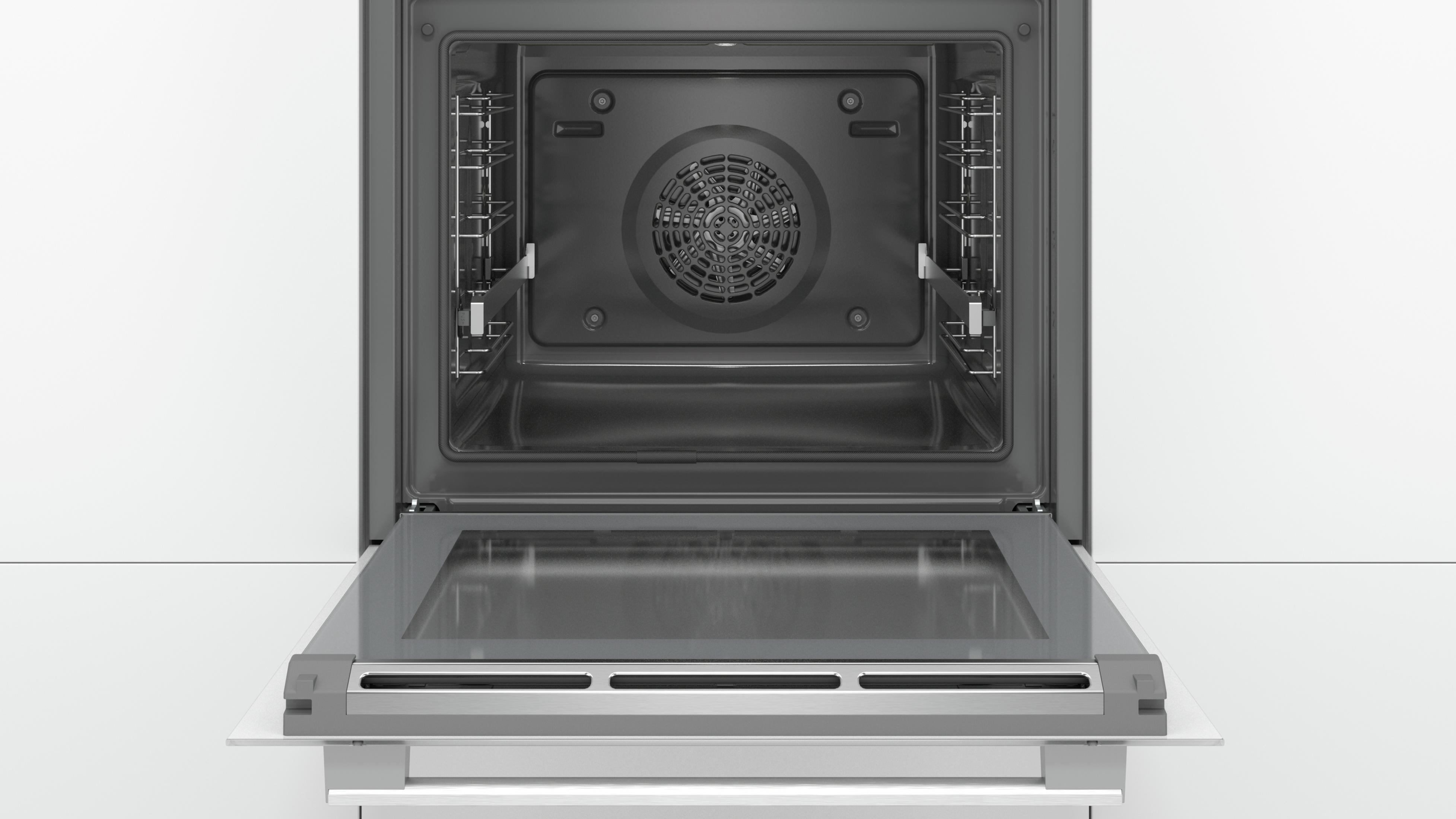 Un horno empotrado abierto con detalles plateados y interior negro.