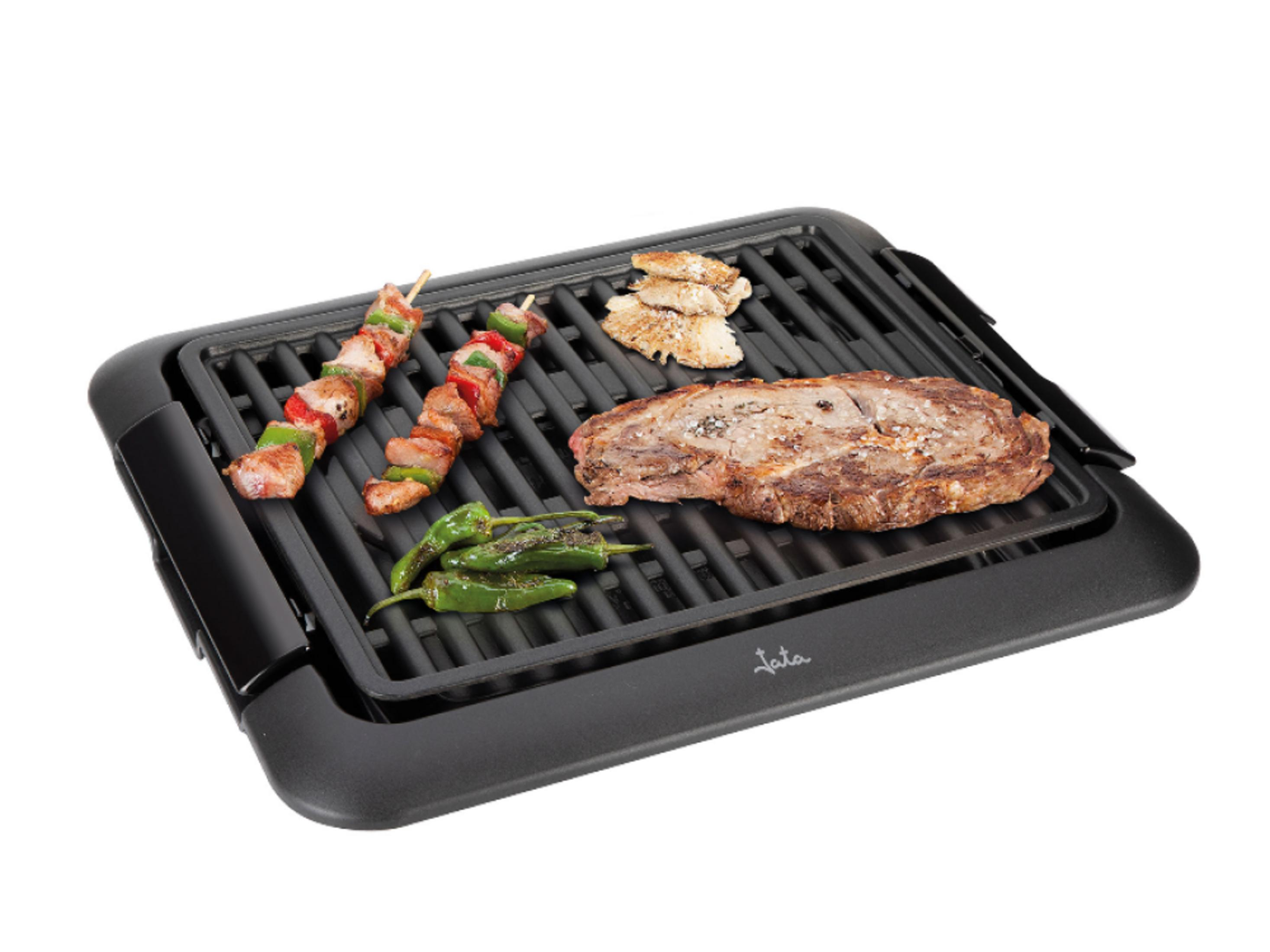 Una parrilla eléctrica con bistec, brochetas y pimientos.