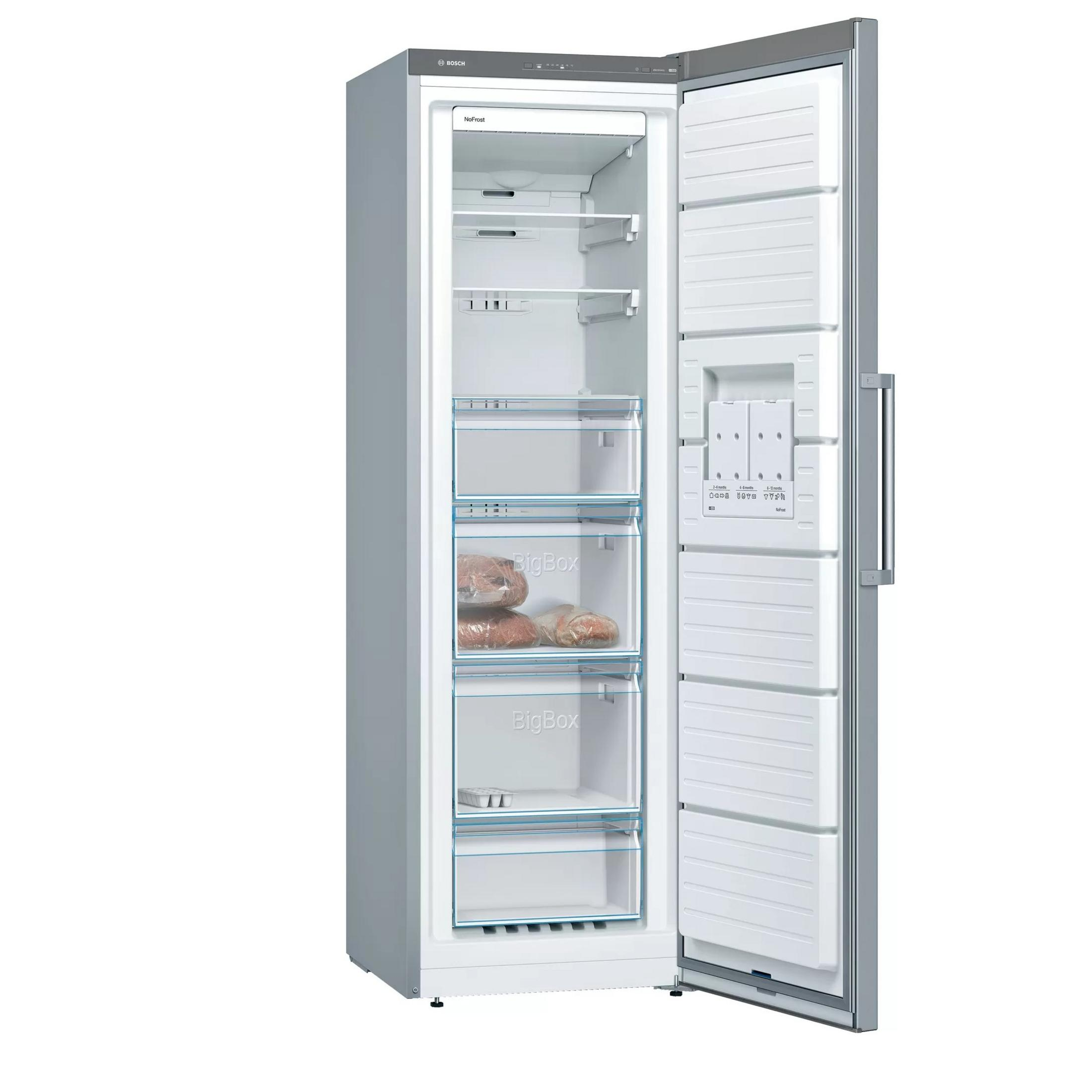 Un congelador Bosch abierto, alto y plateado con tecnología NoFrost.