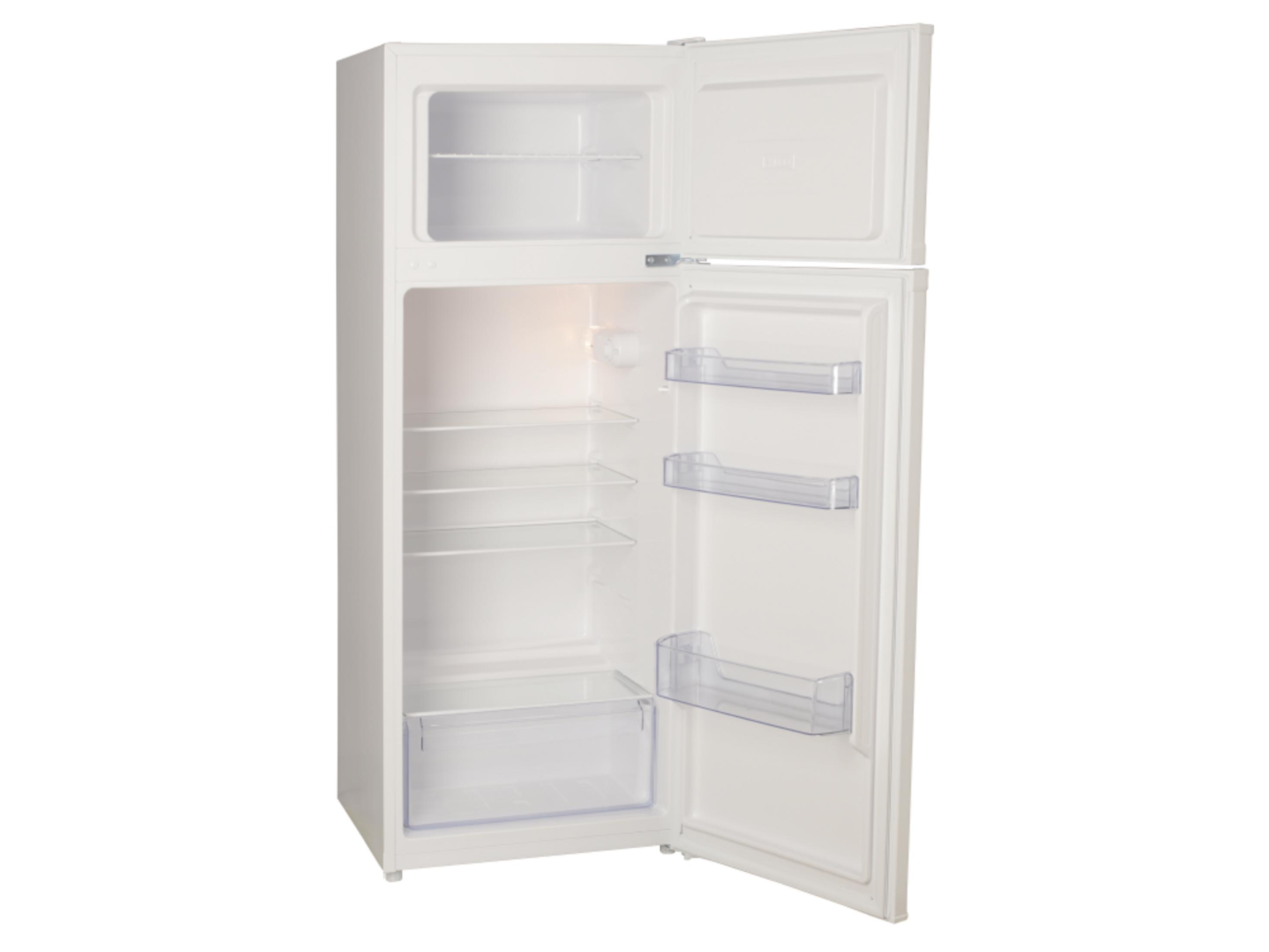 Un refrigerador blanco con compartimento abierto y puerta, estantes transparentes.