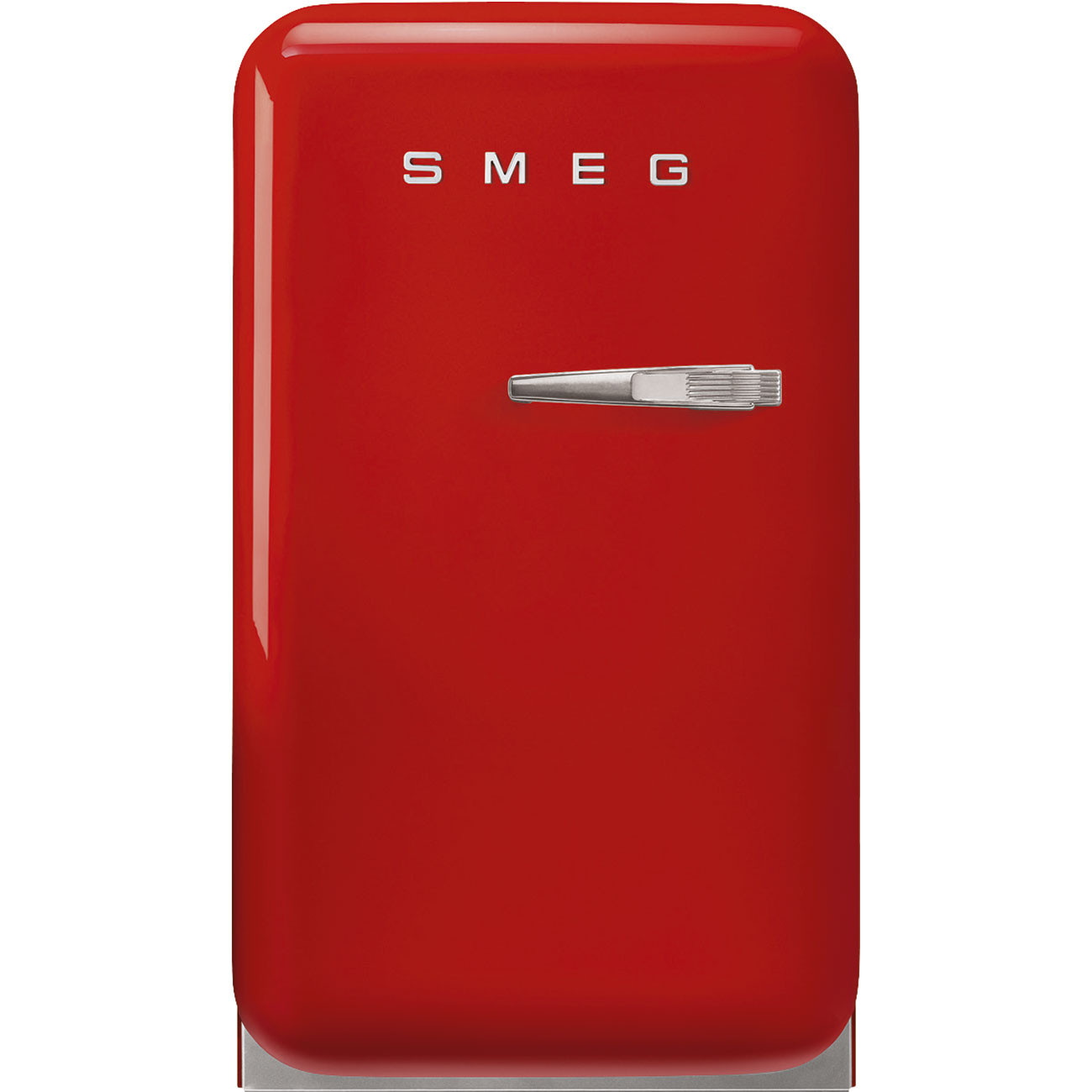 Un refrigerador rojo Smeg con asa y logo plateados.