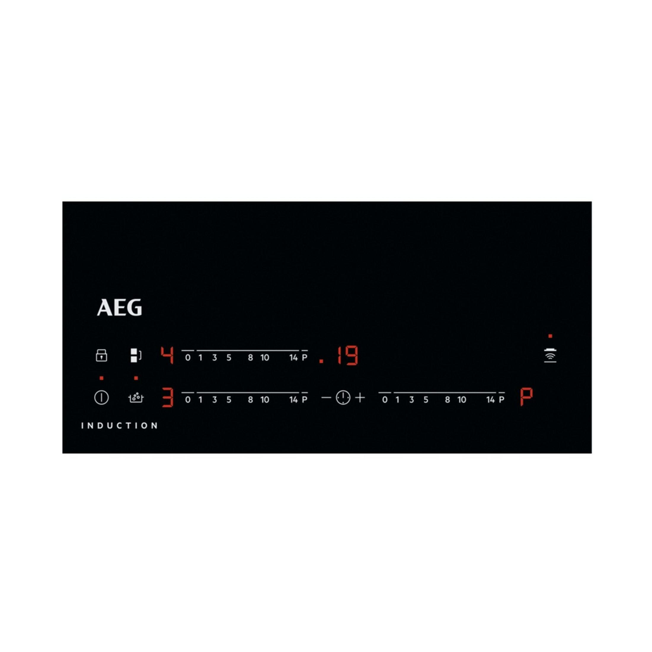 Placa de inducción AEG con pantallas digitales para dos zonas de cocción.