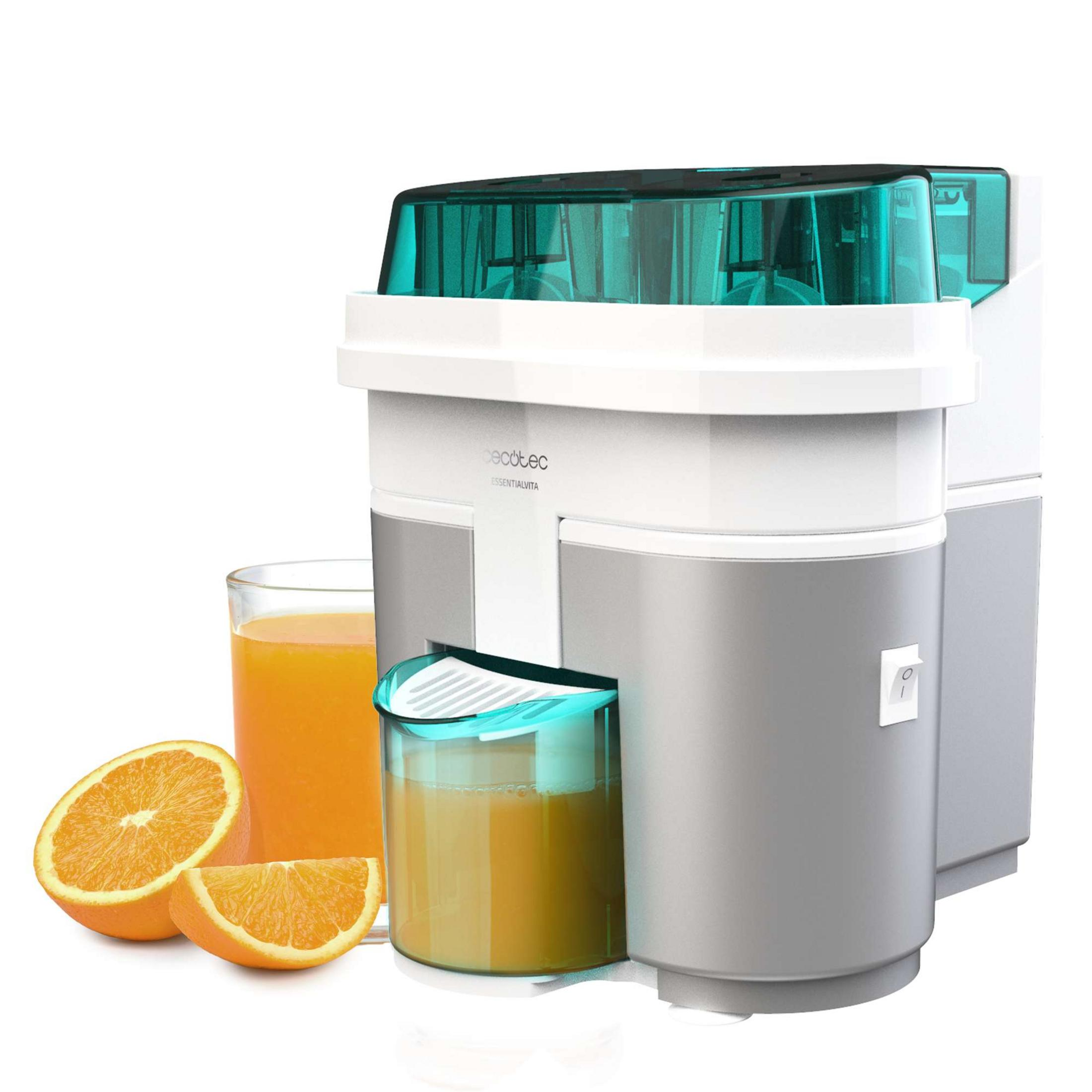 Ein Entsafter mit Orangen und Saft in einem Glas.