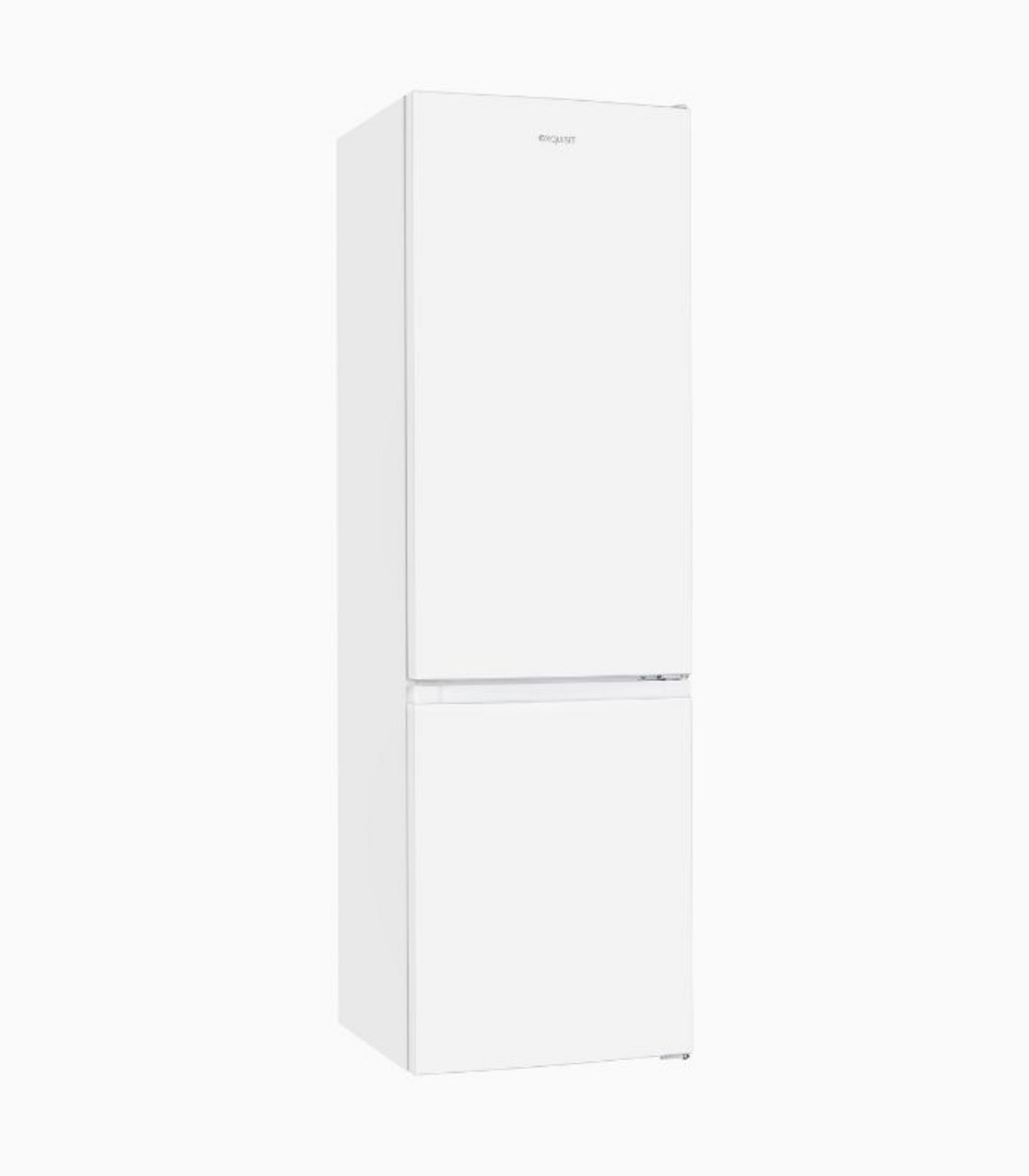 Ein weißer Kühlschrank mit Gefrierfach steht vor einem weißen Hintergrund.