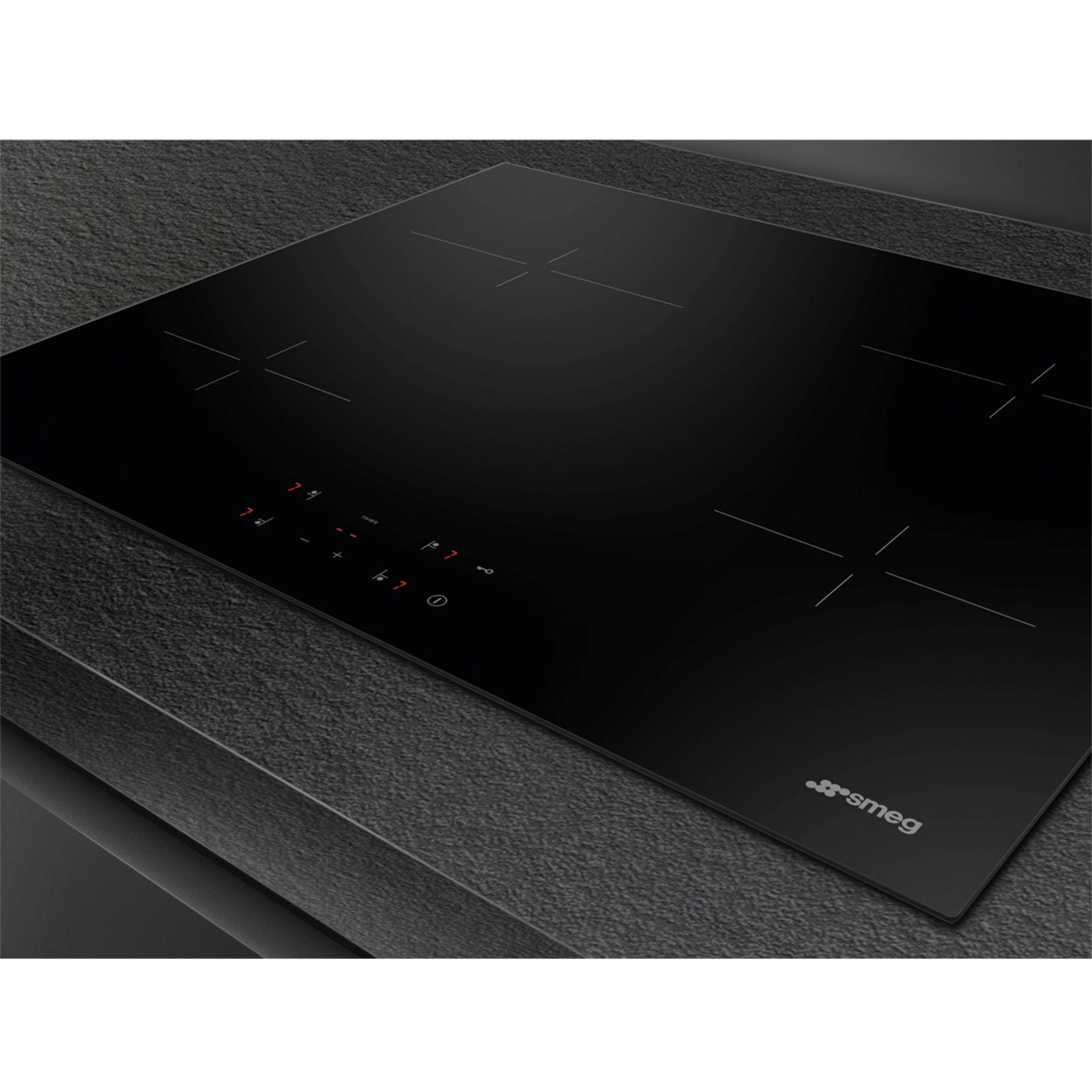 Placa de inducción negra con marcas de zona y panel de control.