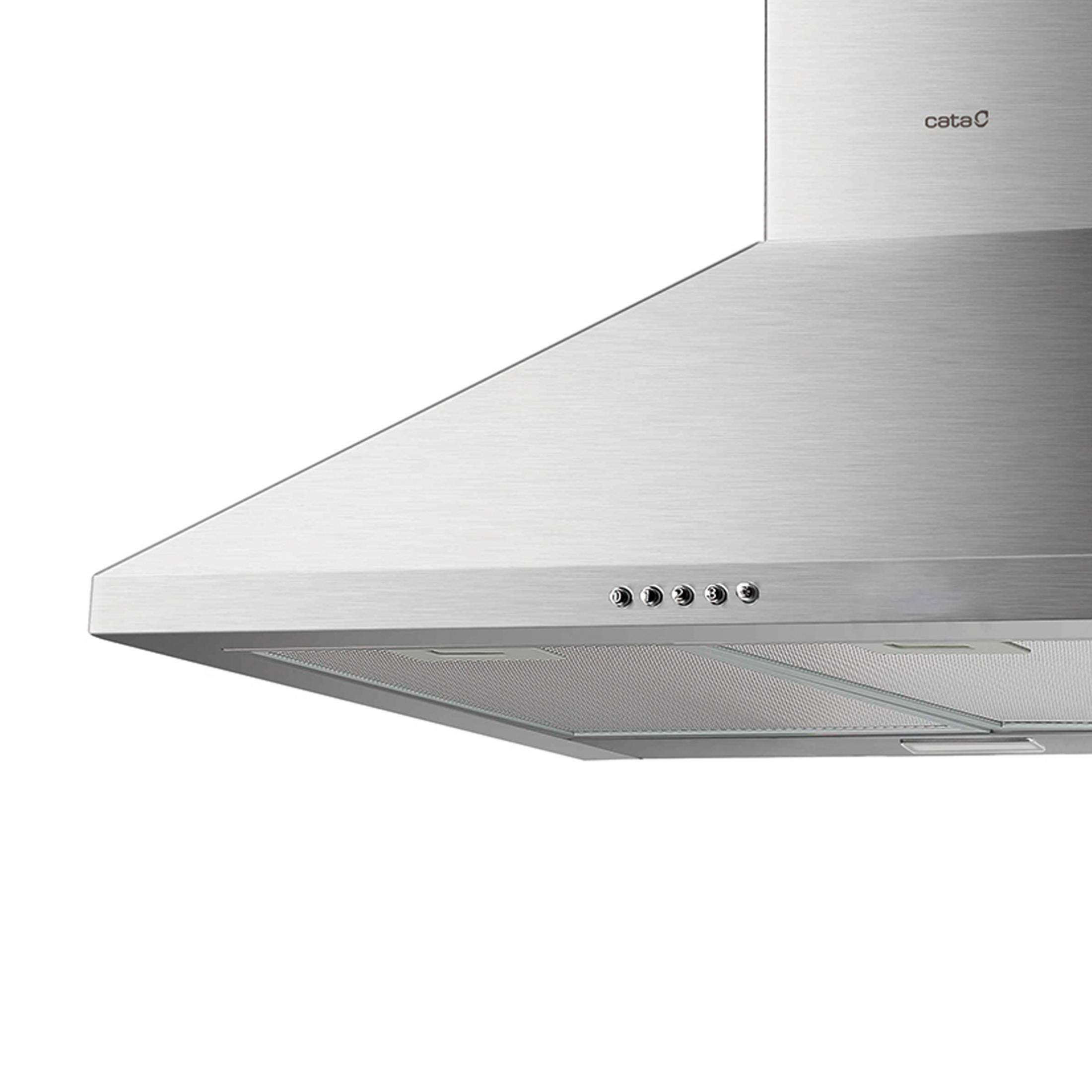 Una campana extractora de metal cepillado con logo y botones de control sobre blanco.
