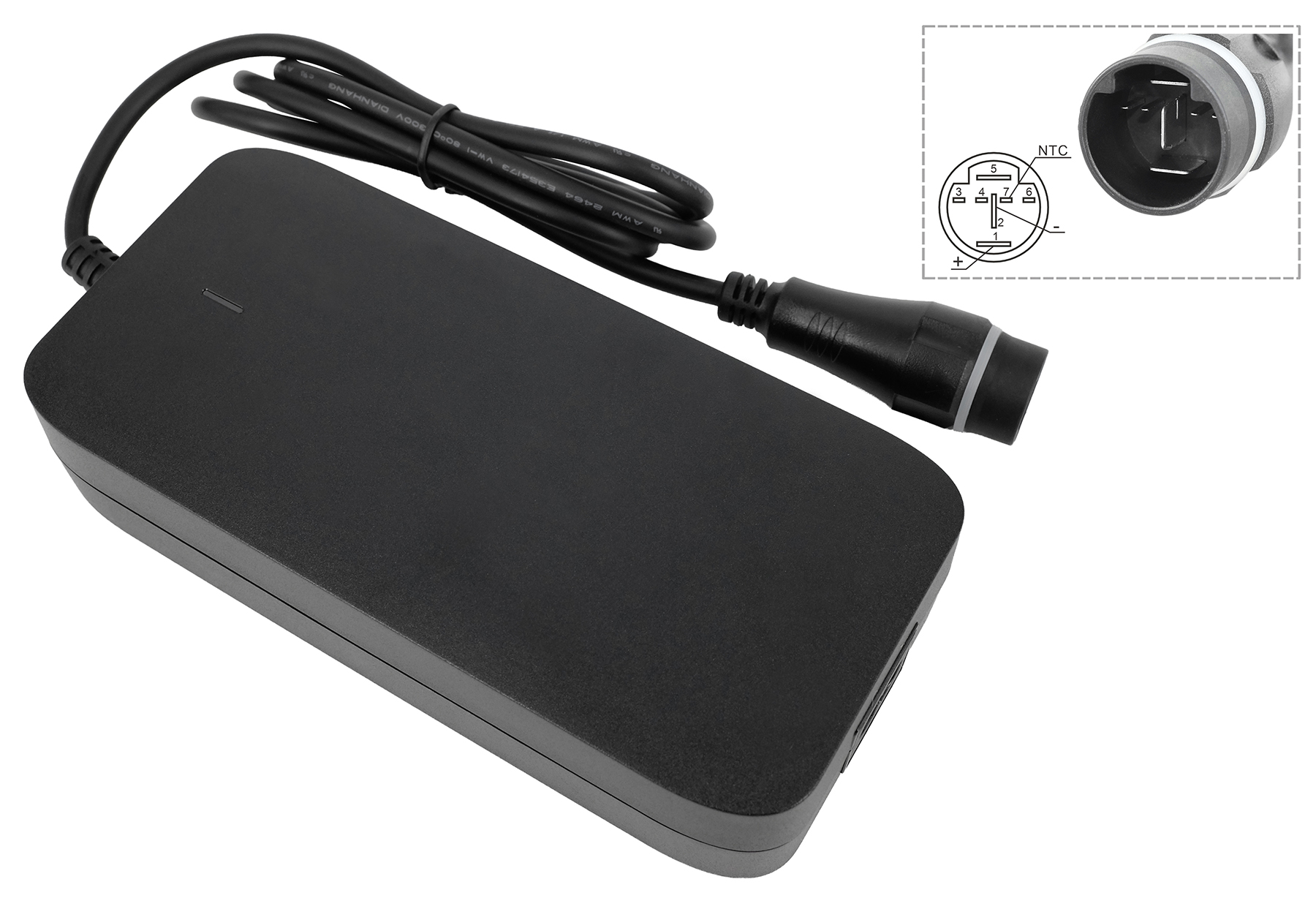 Schwarzes Netzteil mit Kabel und Anschluss. Schaltplan daneben.