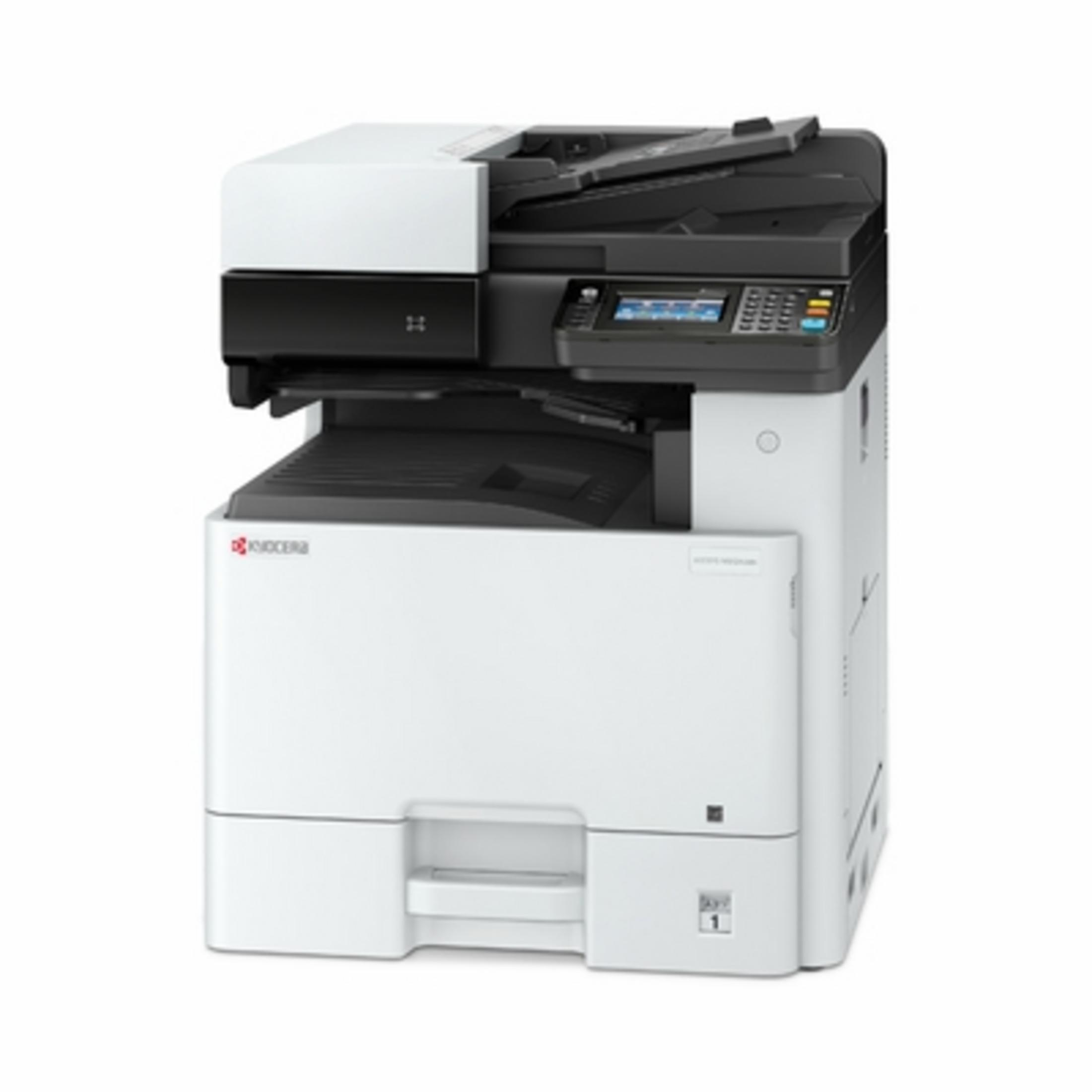 Una impresora multifunción Kyocera blanca y negra con panel de control y bandeja de papel.