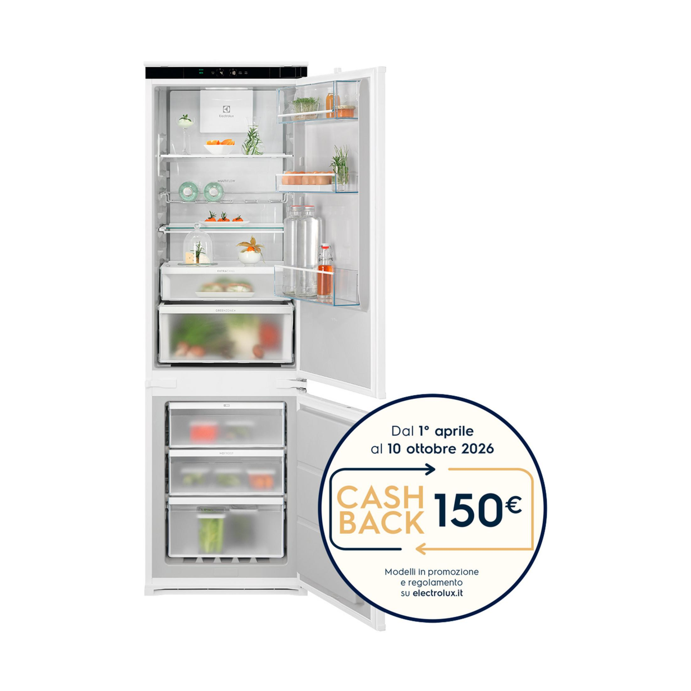Un frigorifero bianco aperto con cibo e una promozione cashback di 150€.