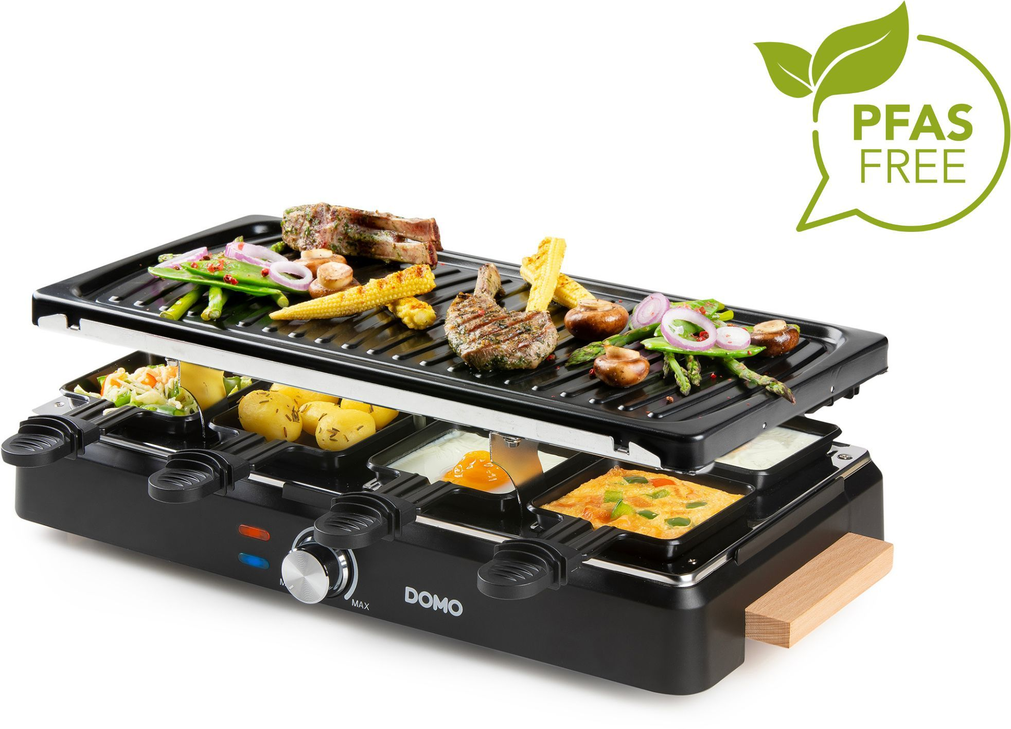 Ein schwarzer Raclette-Grill mit Fleisch, Gemüse und Pfännchen, "PFAS FREE"-Logo.