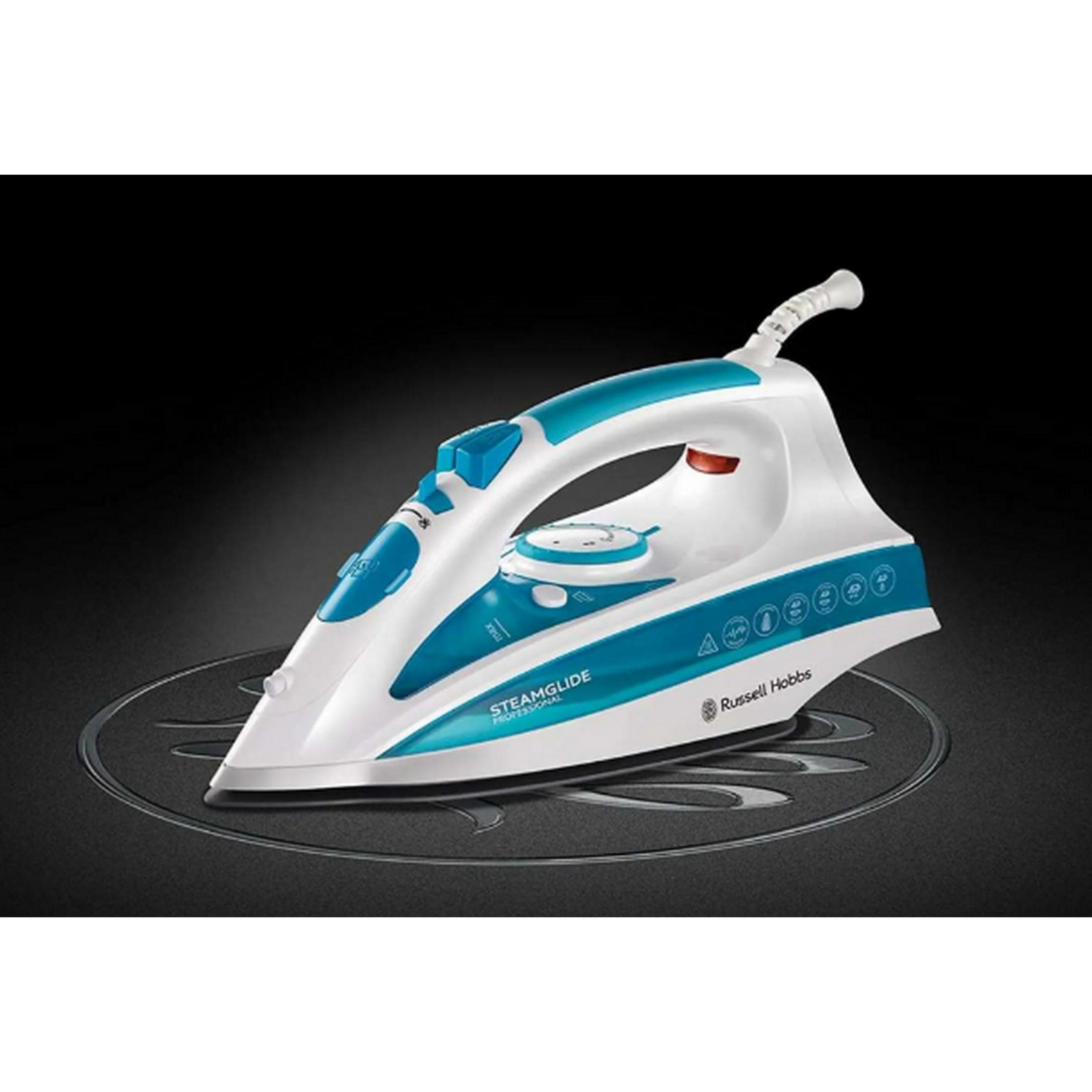 Ein weißes und blaues Dampfbügeleisen von Russell Hobbs auf schwarzem Hintergrund.