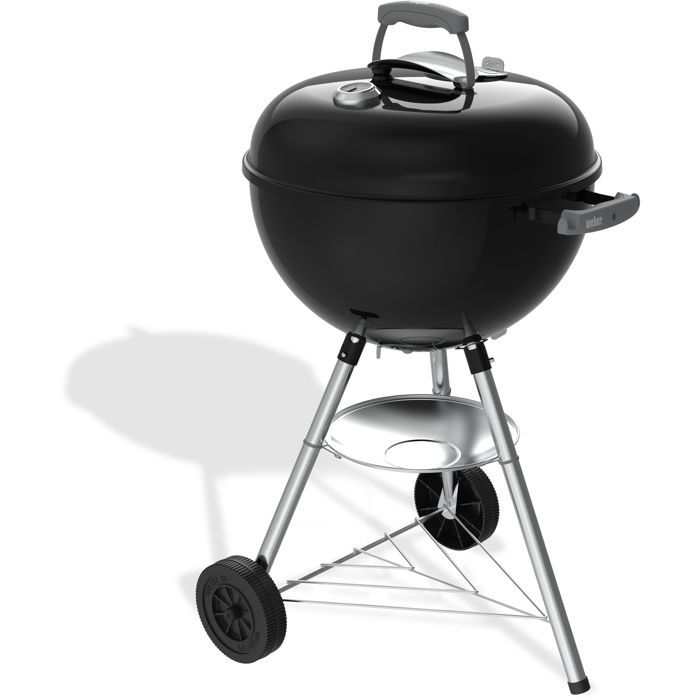 Grill a carbone nero con gambe, ruote e manico argentati.