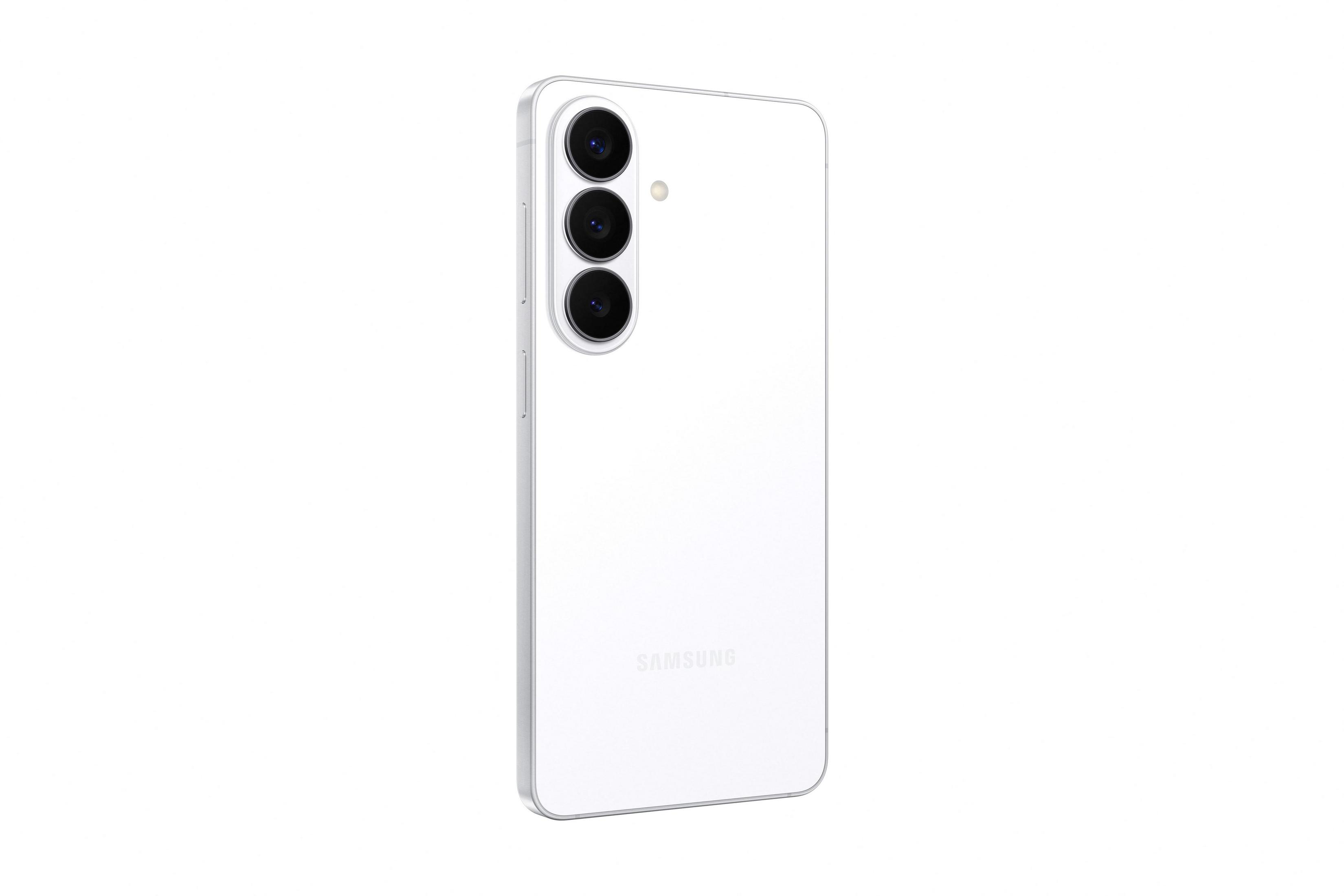 Ein weißes Samsung-Smartphone mit drei Kameras auf der Rückseite.