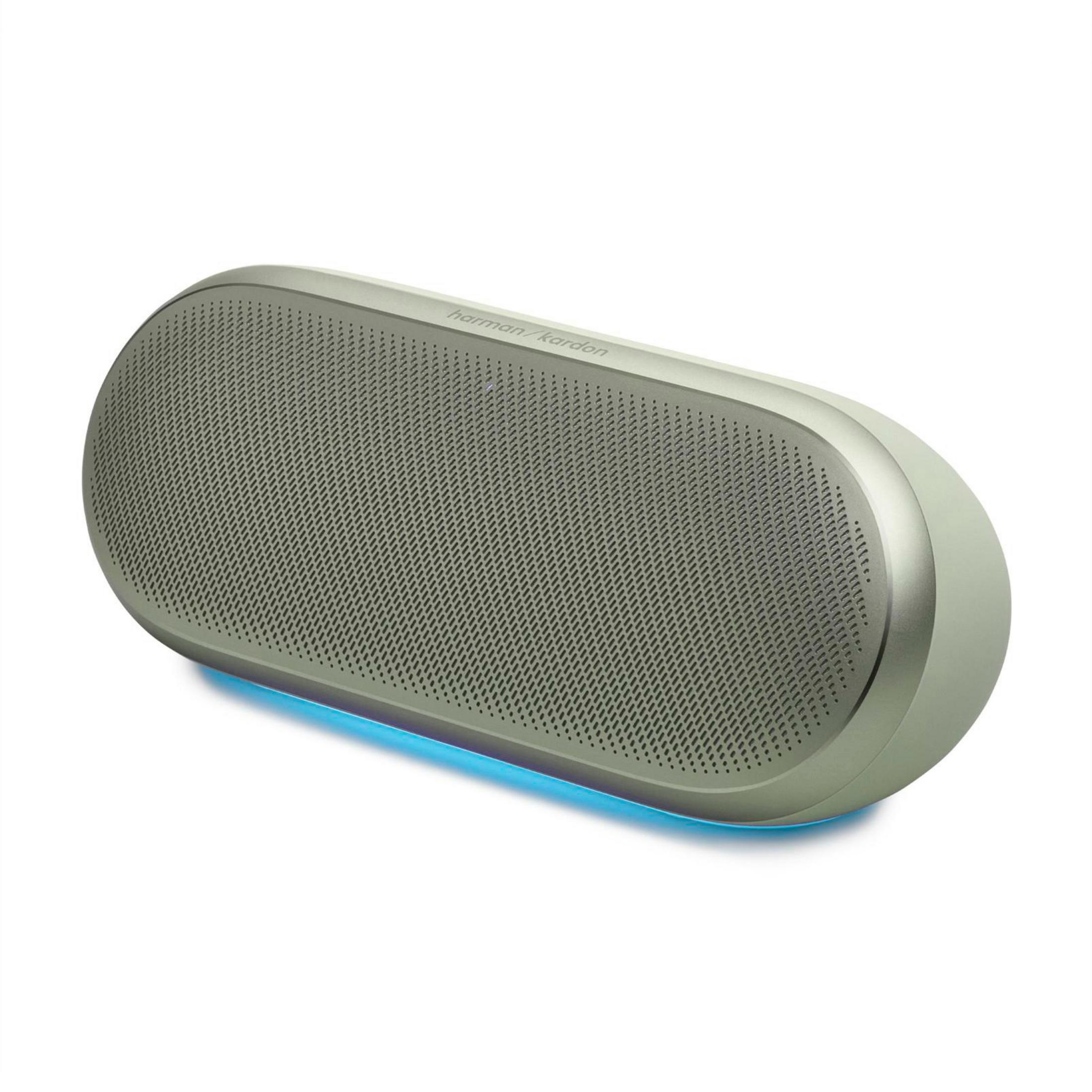 Grauer Harman Kardon Lautsprecher mit blauem Licht auf weißem Hintergrund.