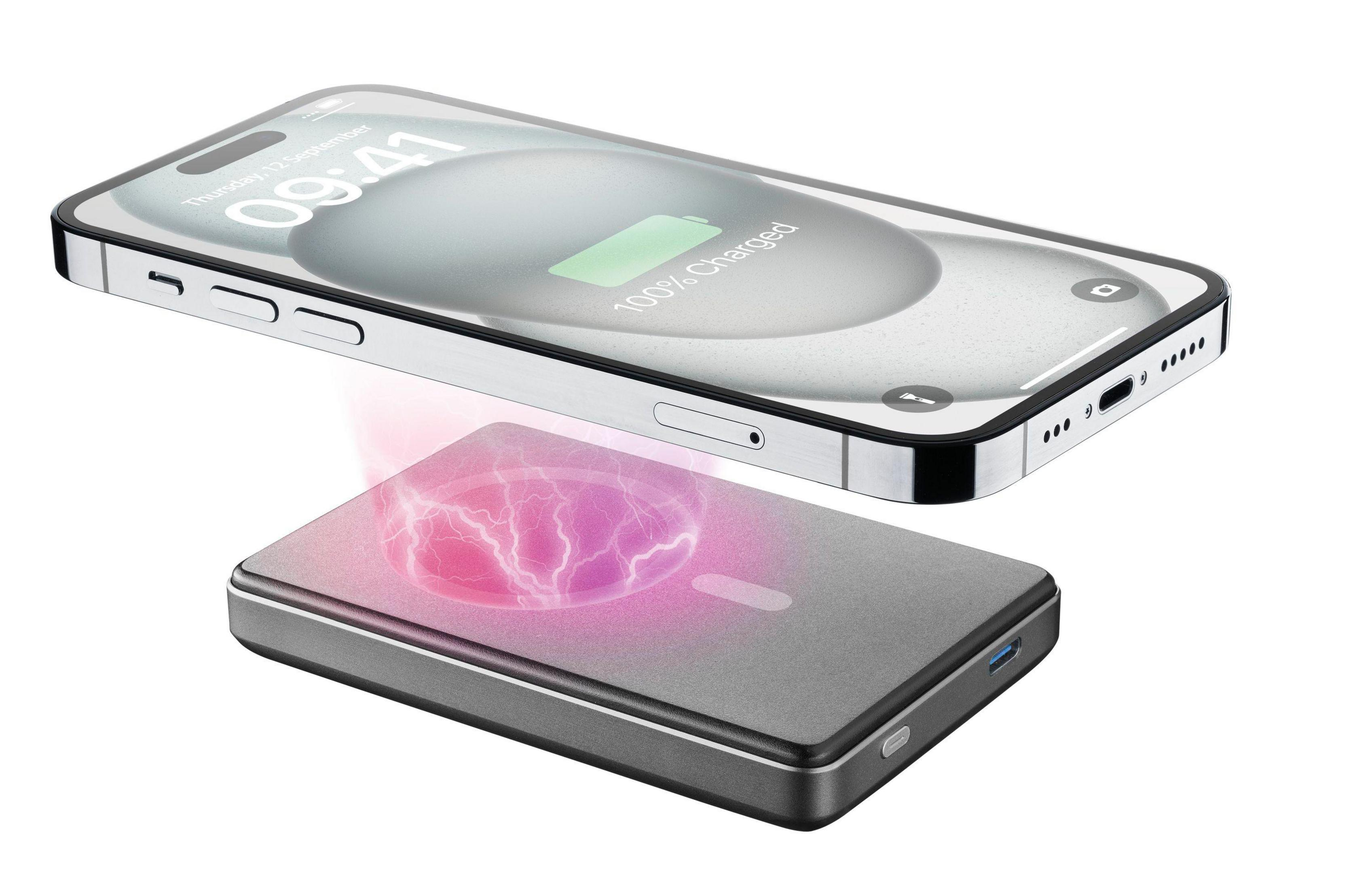 Ein Smartphone lädt drahtlos auf einer grauen Powerbank.