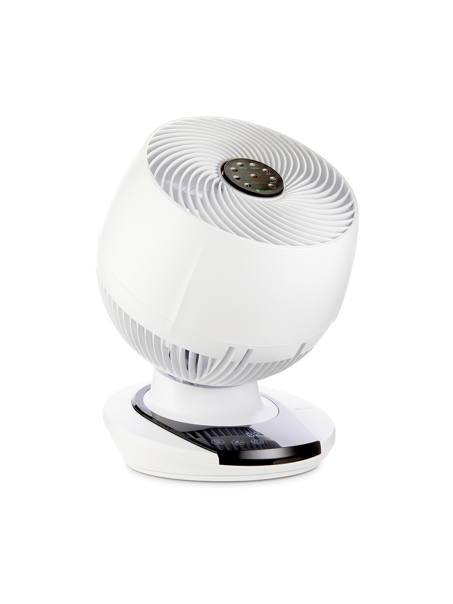 Un ventilatore da tavolo moderno bianco su una base con pulsanti di controllo.