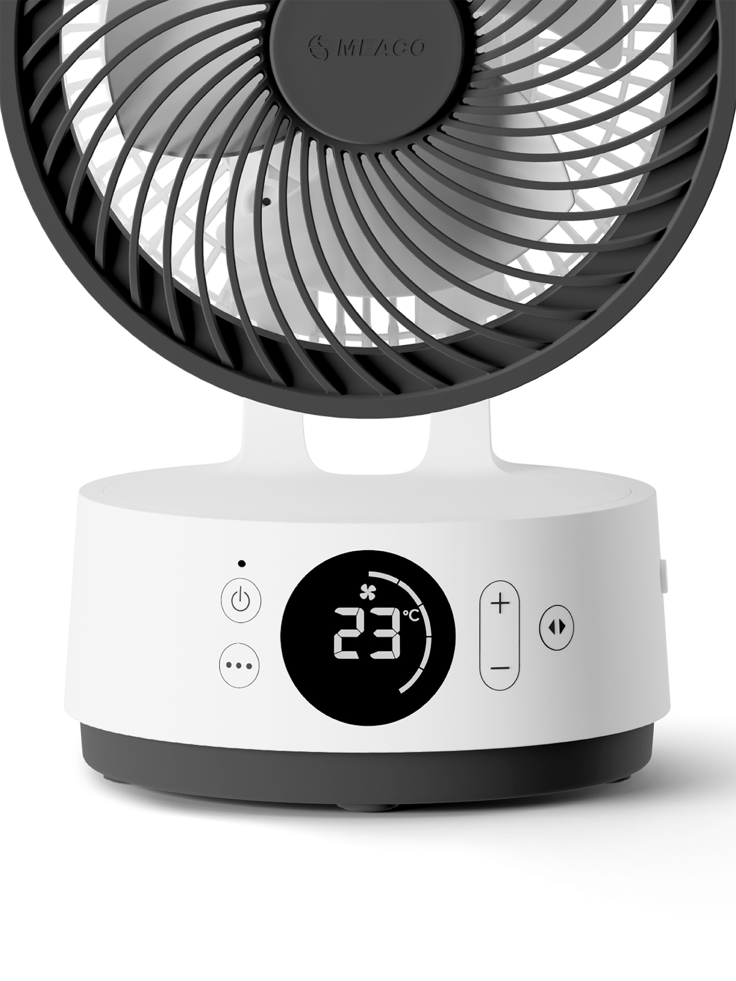 Un moderno ventilatore bianco con display digitale che mostra 23°C.
