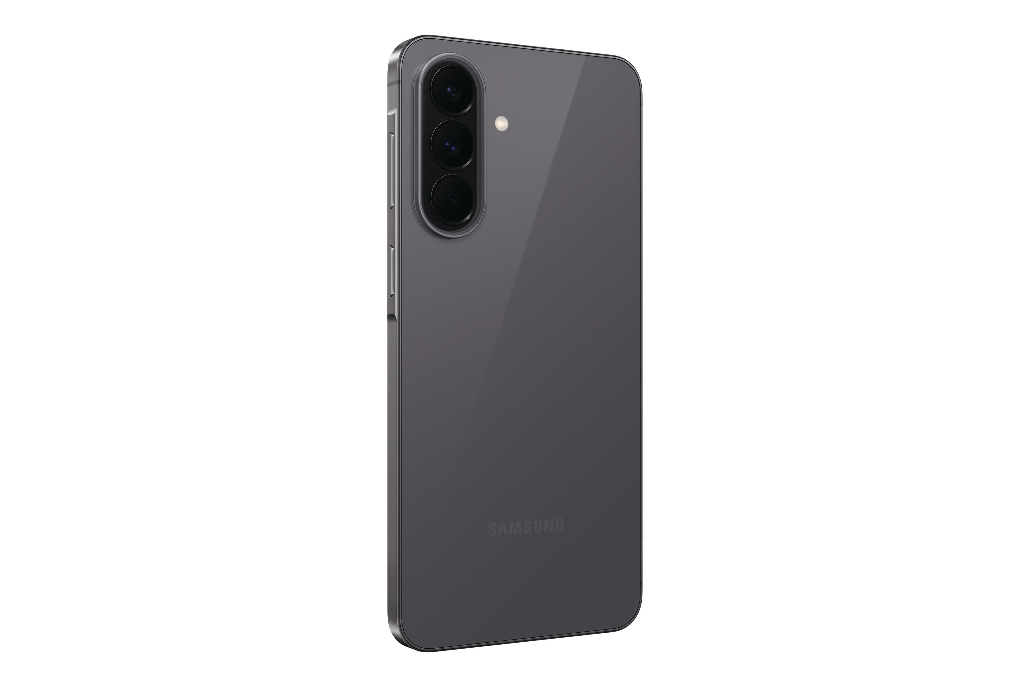 Smartphone grigio con tre fotocamere e flash sul retro.