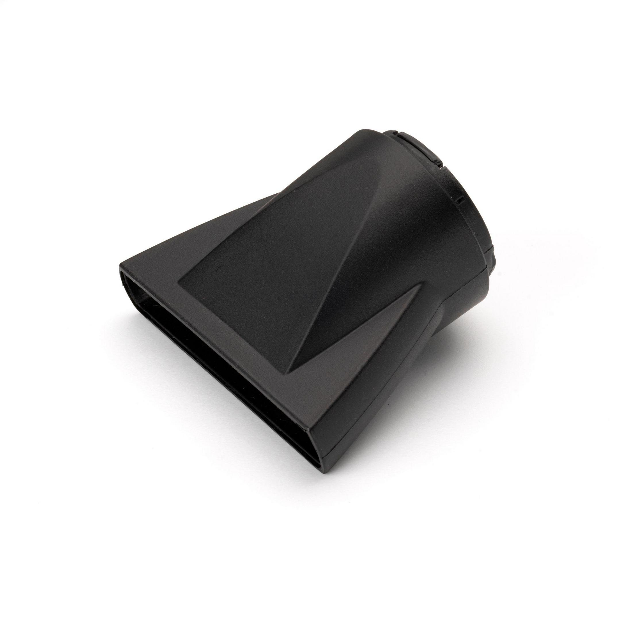 Accessorio ugello nero per asciugacapelli, su sfondo bianco.