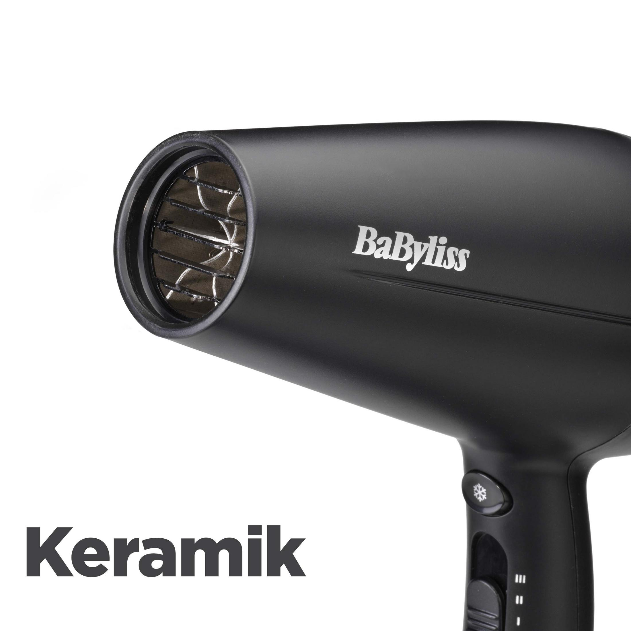 Un asciugacapelli nero BaByliss con scritta "Keramik".