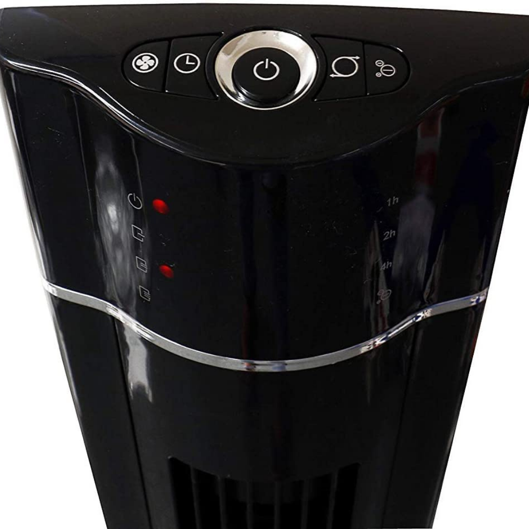 Nahaufnahme des schwarzen Bedienfelds eines Turmventilators mit beleuchteten Symbolen und Timer-Anzeigen.