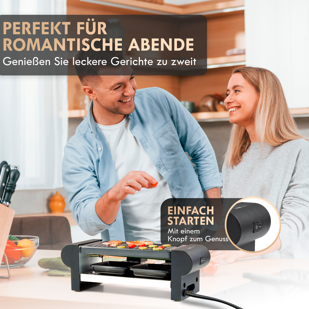 Ein Paar kocht gemeinsam an einem Raclette-Grill in der Küche.