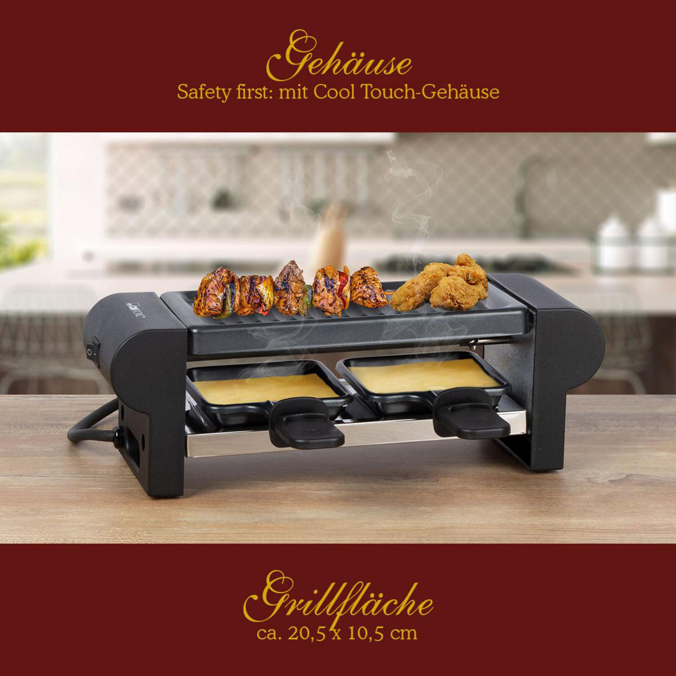 Ein Grill mit Fleischspießen, Hähnchenteilen und Käsepfännchen.