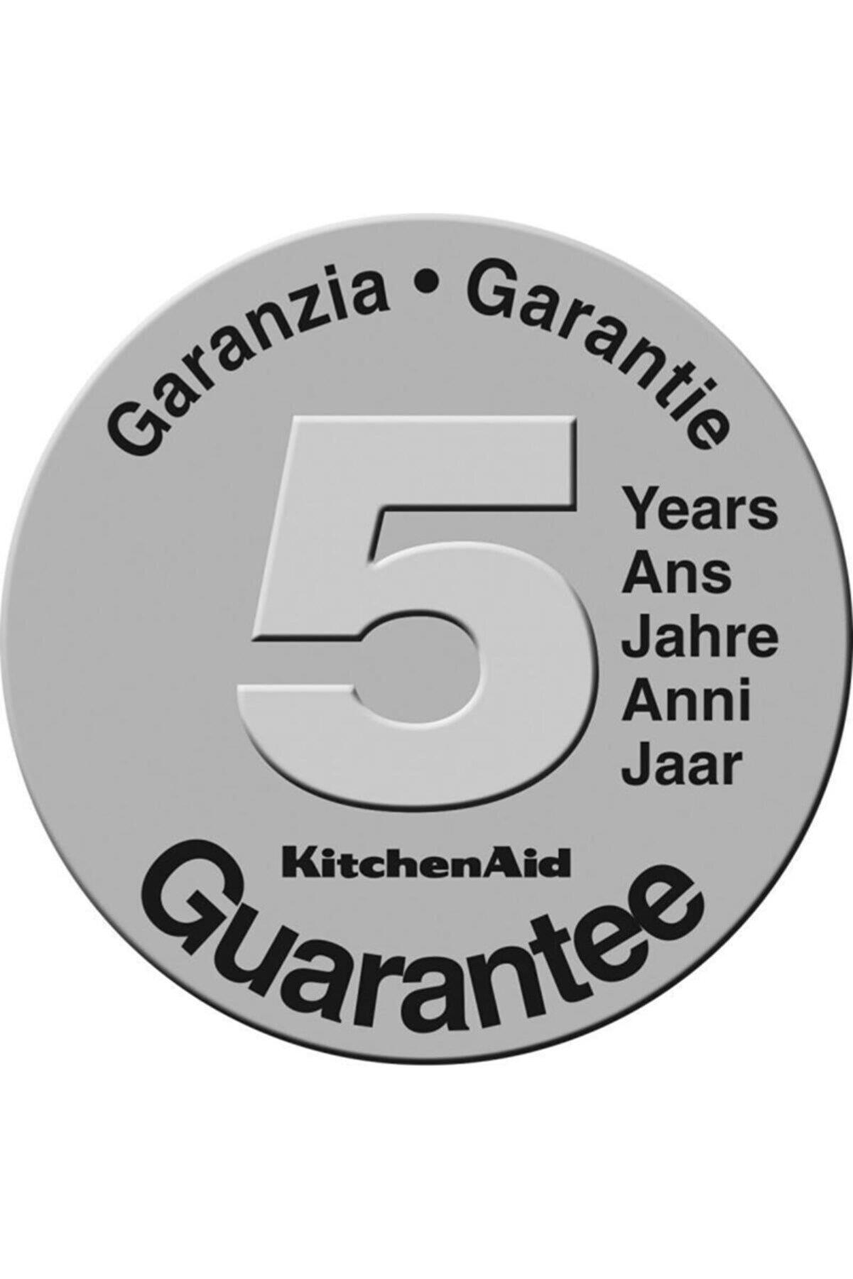 Ein silbernes Rundabzeichen mit der Zahl '5' und dem Text 'KitchenAid Garantie'.
