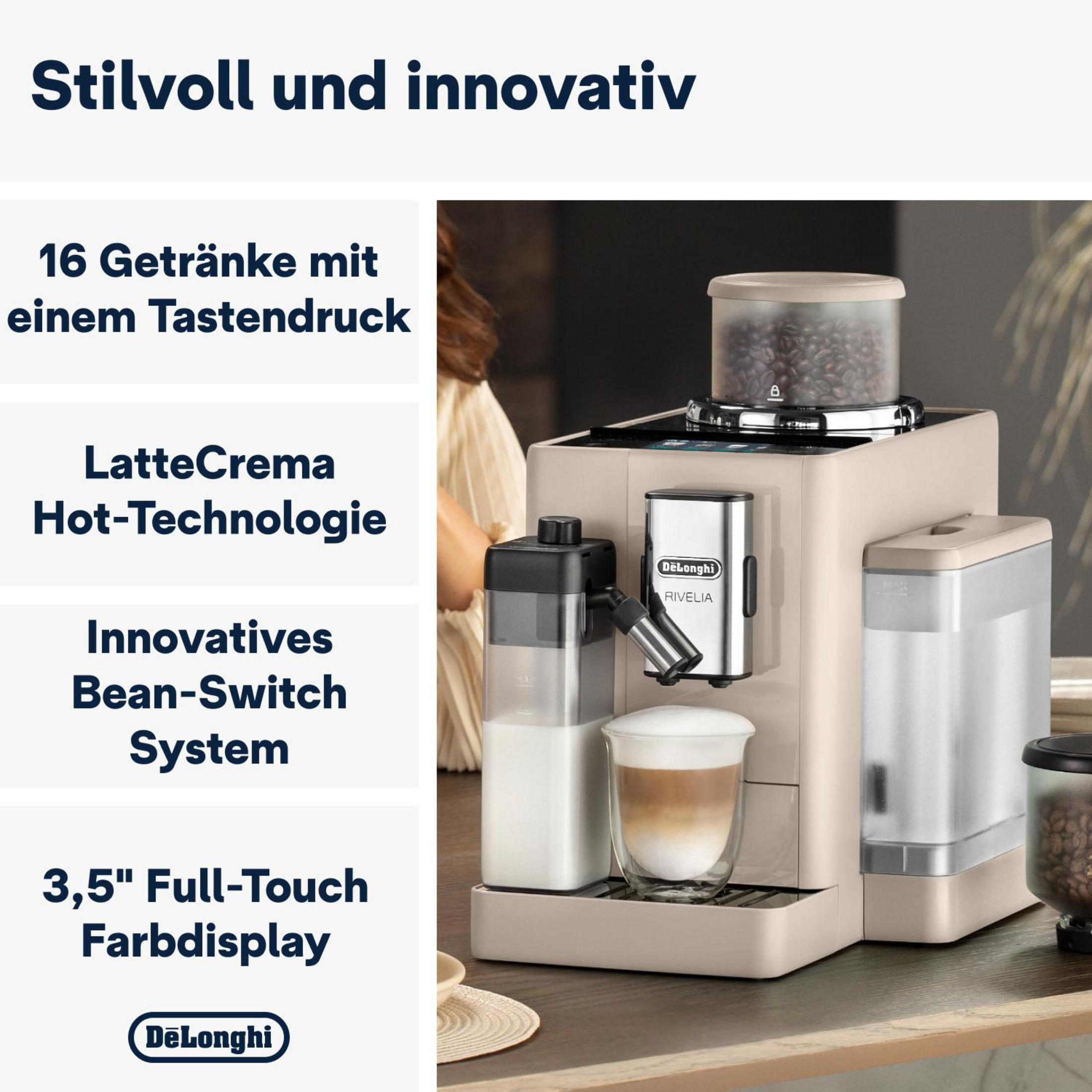 Eine beige DeLonghi Kaffeemaschine mit Milchbehälter und einem Glas Cappuccino.