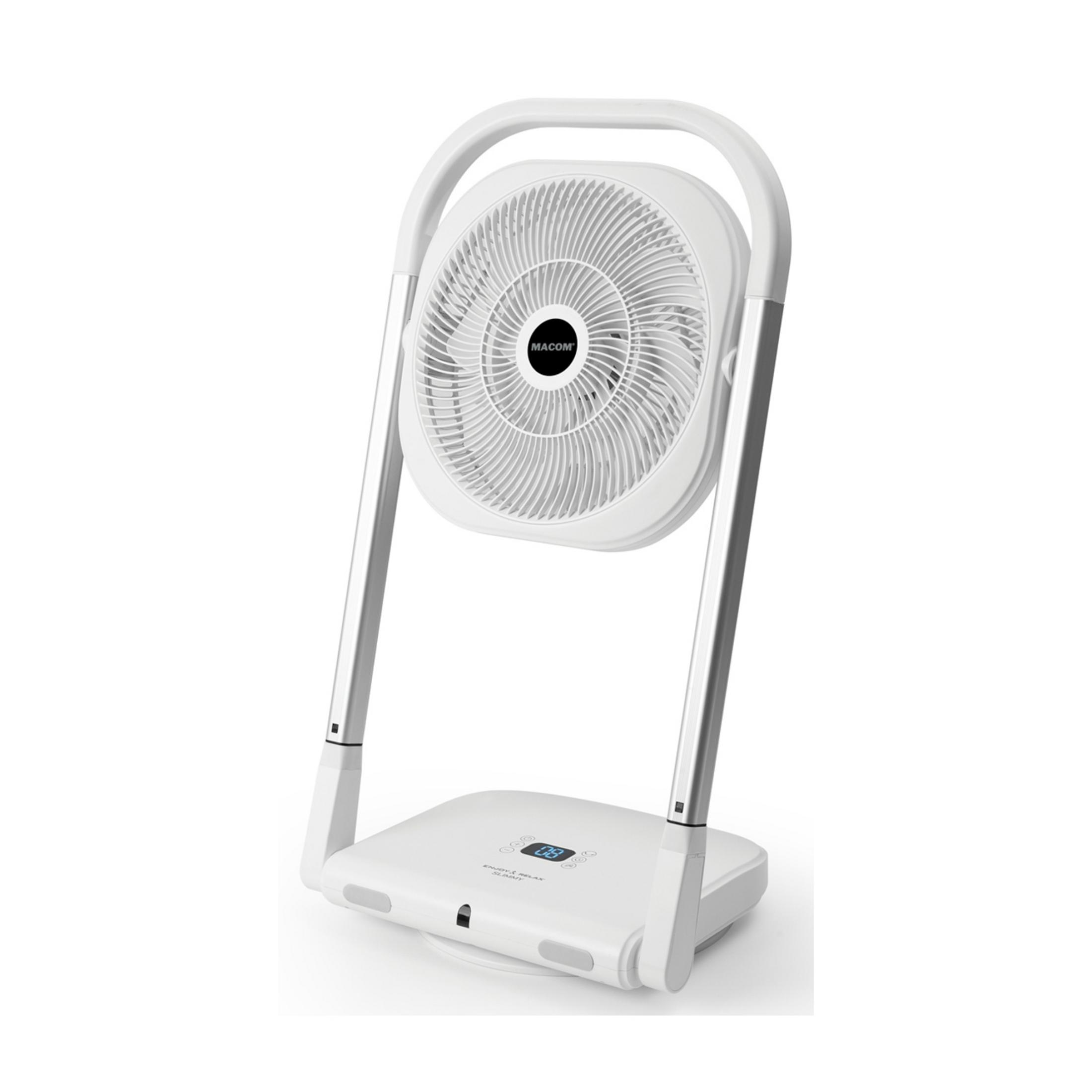 Un ventilador de mesa blanco con soportes plateados y pantalla digital.