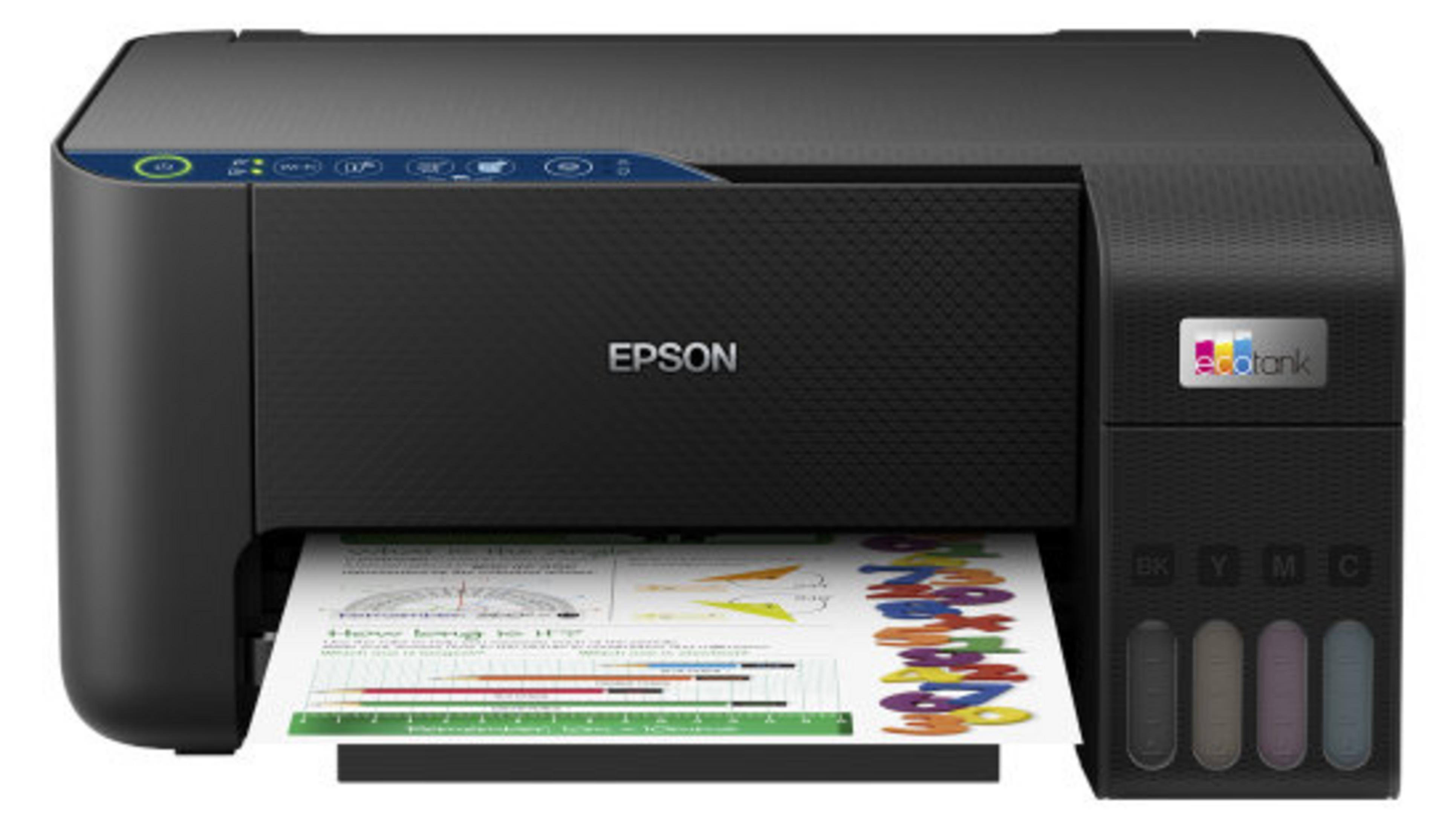 Ein schwarzer Epson EcoTank Drucker mit Papier, das Diagramme und bunte Buchstaben zeigt.