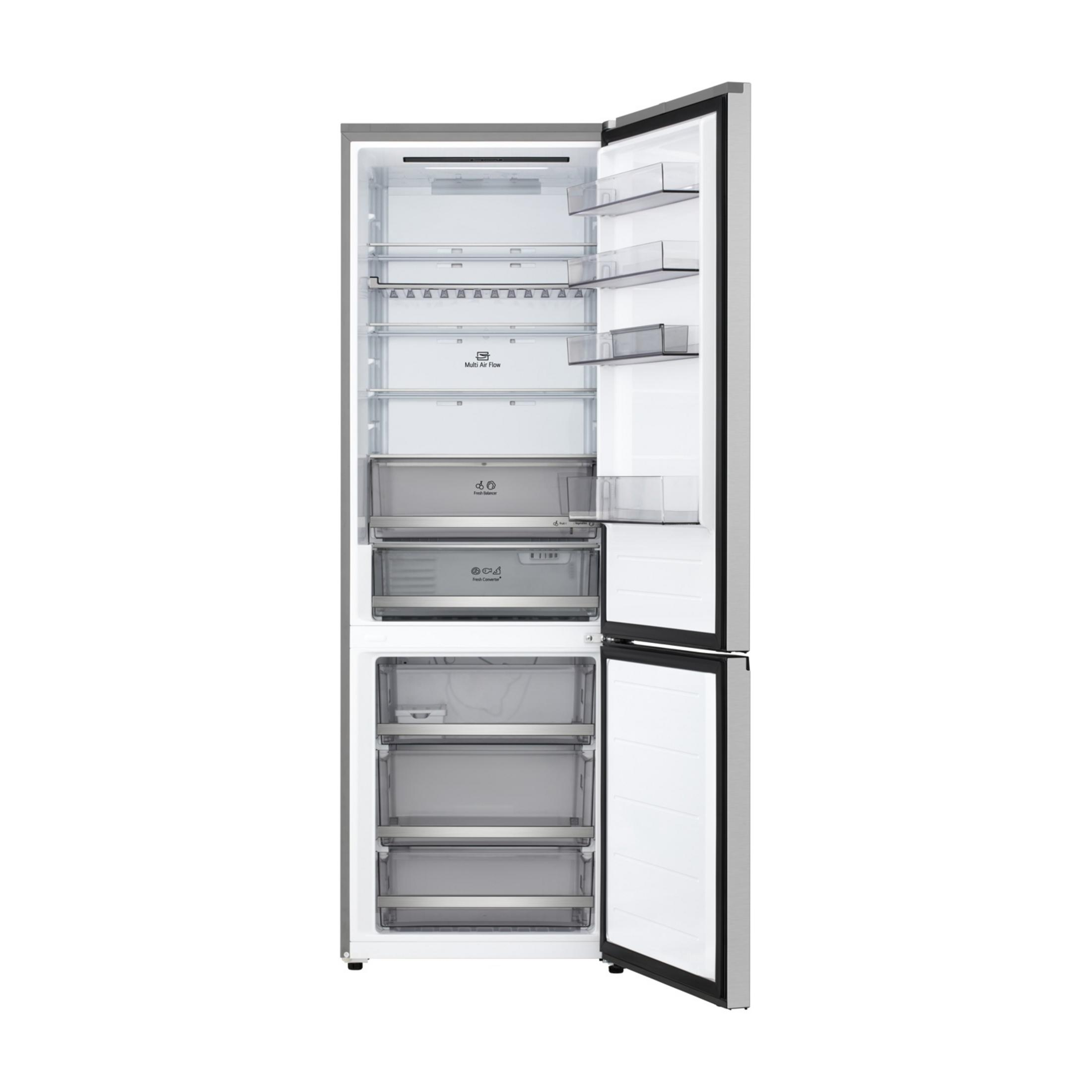 Un refrigerador plateado abierto con múltiples estantes y cajones.