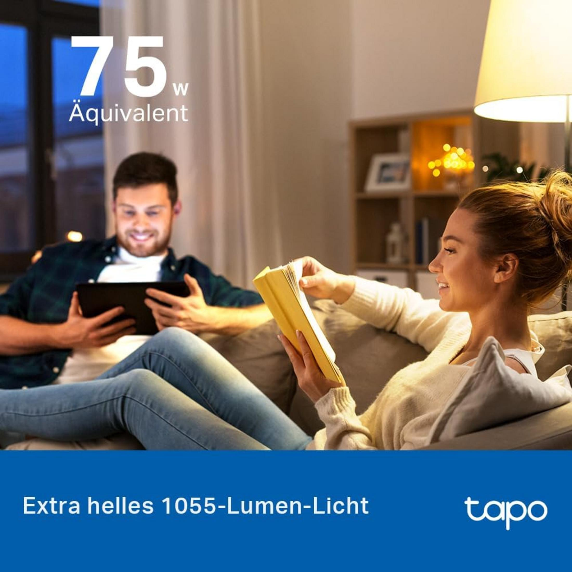 Mann und Frau auf Sofa, lesen Buch, benutzen Tablet, 75W Äquivalent.