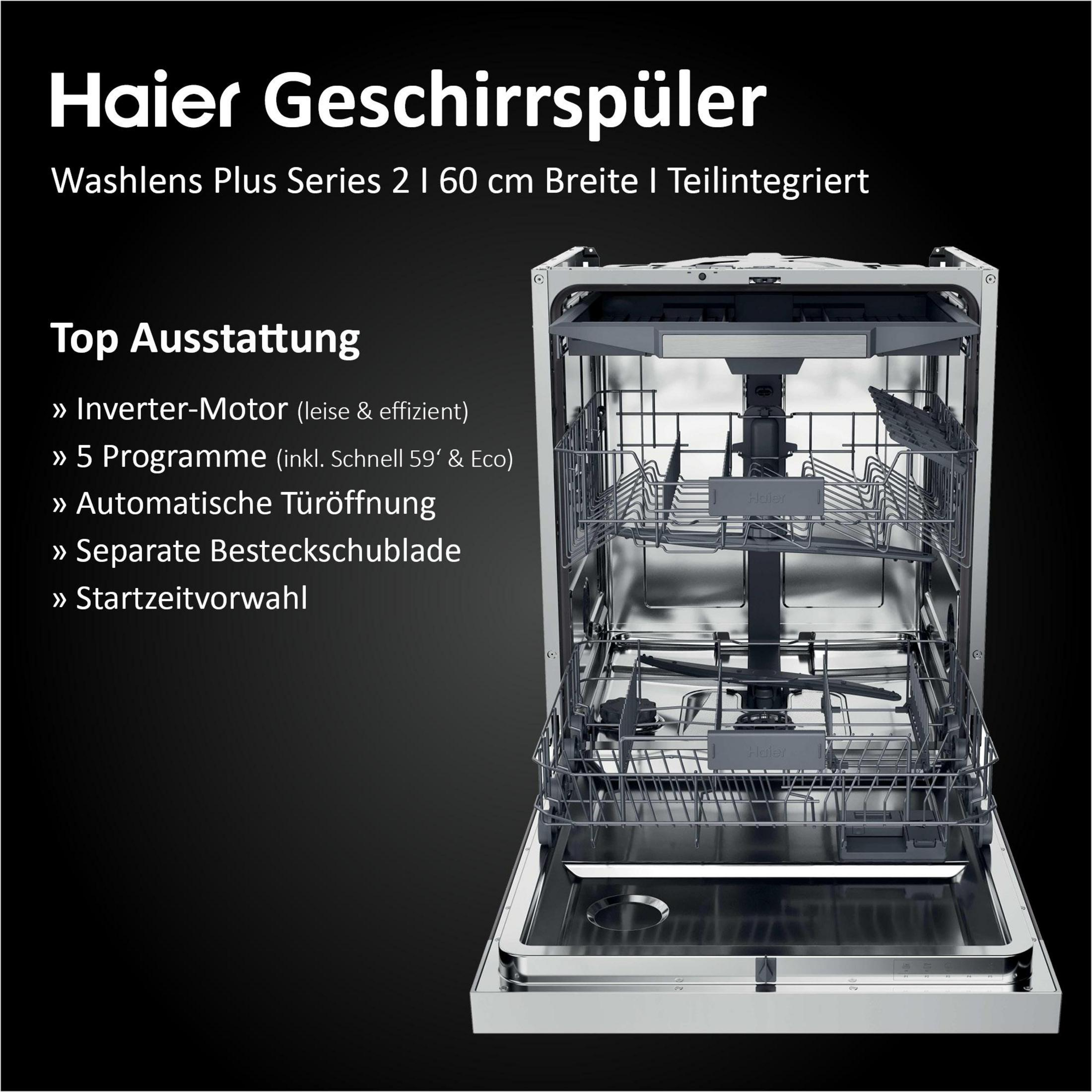 Ein silberner Haier Geschirrspüler mit geöffneter Tür, der innere Körbe zeigt.