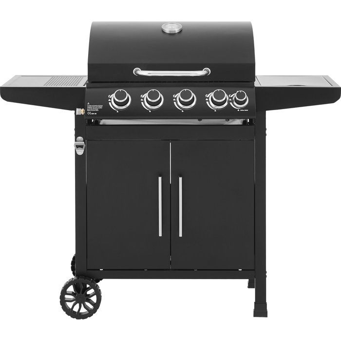 Ein schwarzer Gasgrill mit vier Brennern, zwei Seitentischen und Schranktüren.