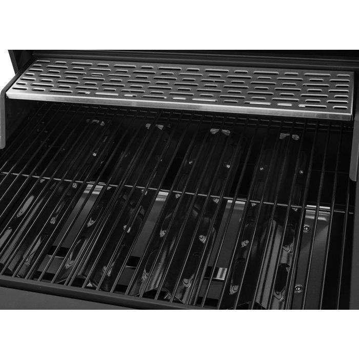 Ein Nahaufnahmeansicht des Innenraums eines Gasgrills mit schwarzen Grillrosten.