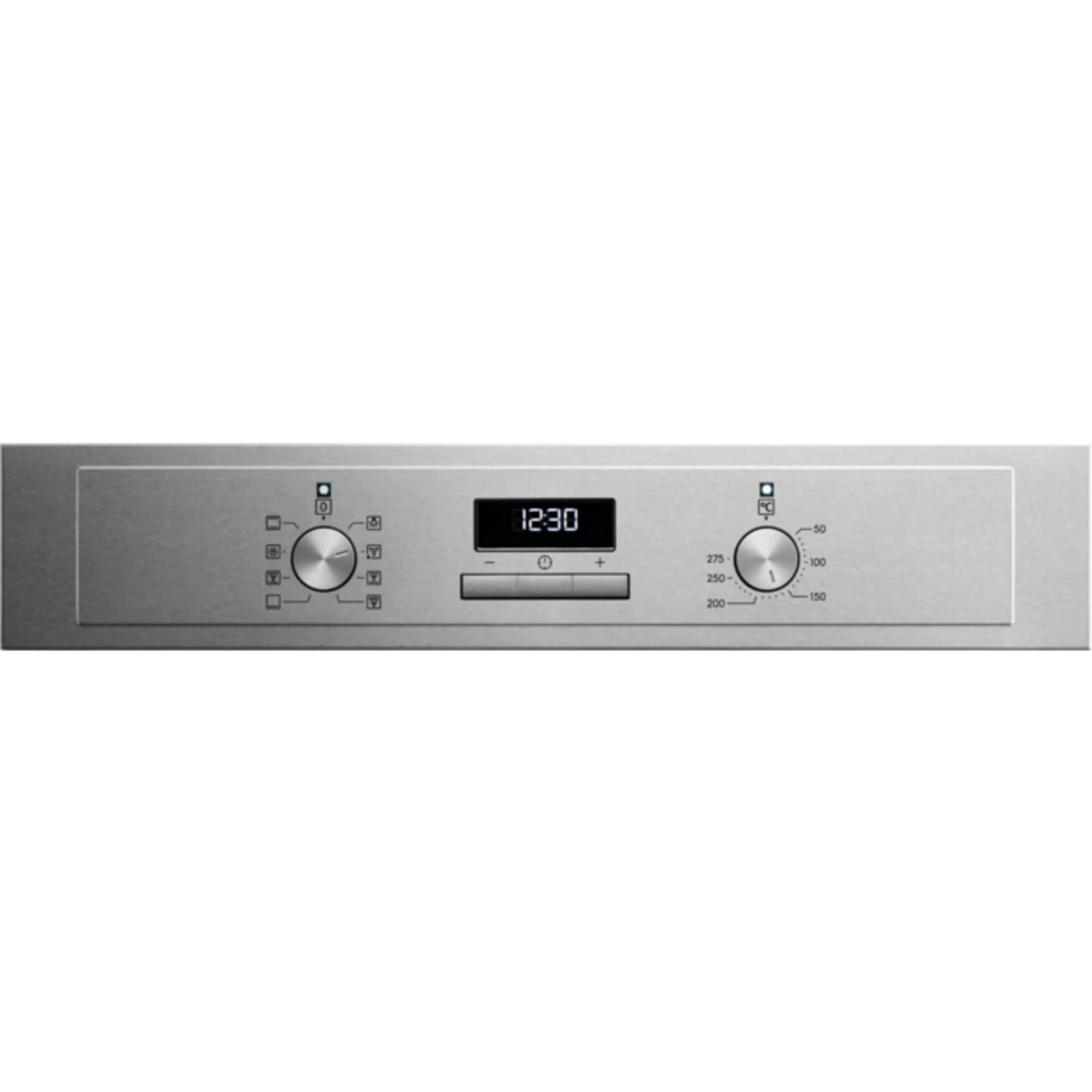 Elegante panel de control de horno de metal cepillado con pantalla digital y diales giratorios.