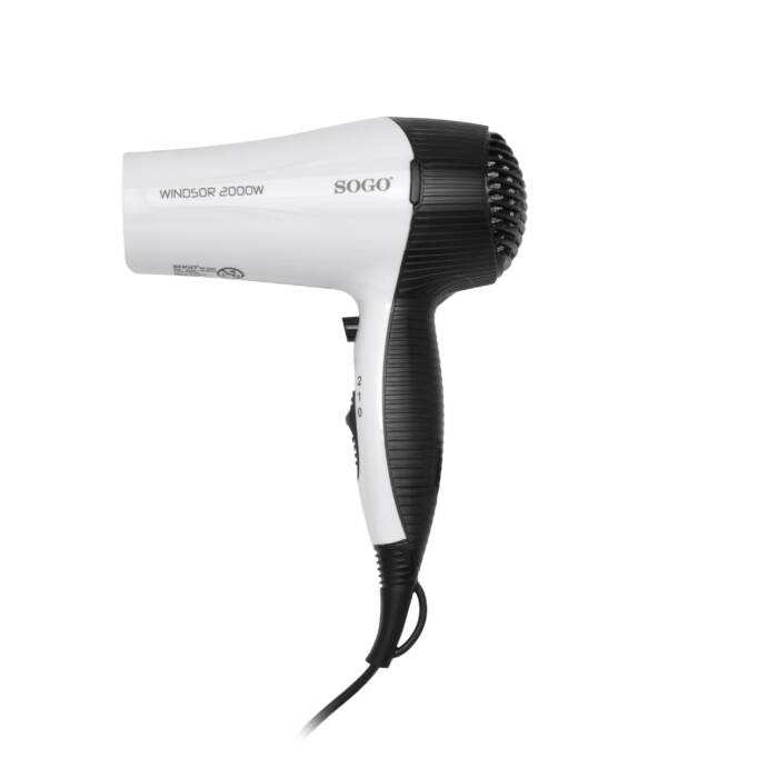Un secador de pelo Sogo blanco y negro con cable sobre fondo blanco.