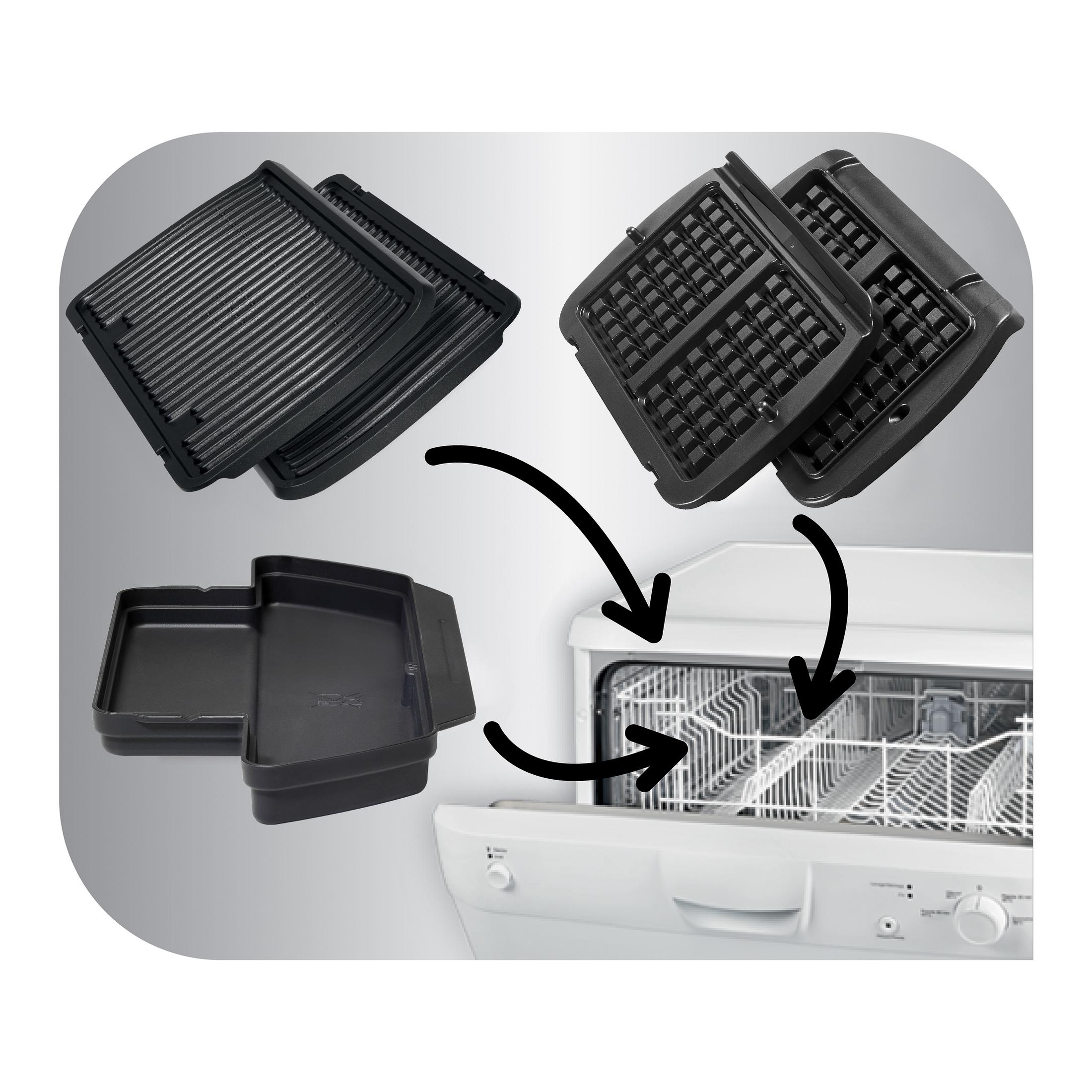 Grill-, Waffelplatten und eine Schale über einem offenen Geschirrspüler.