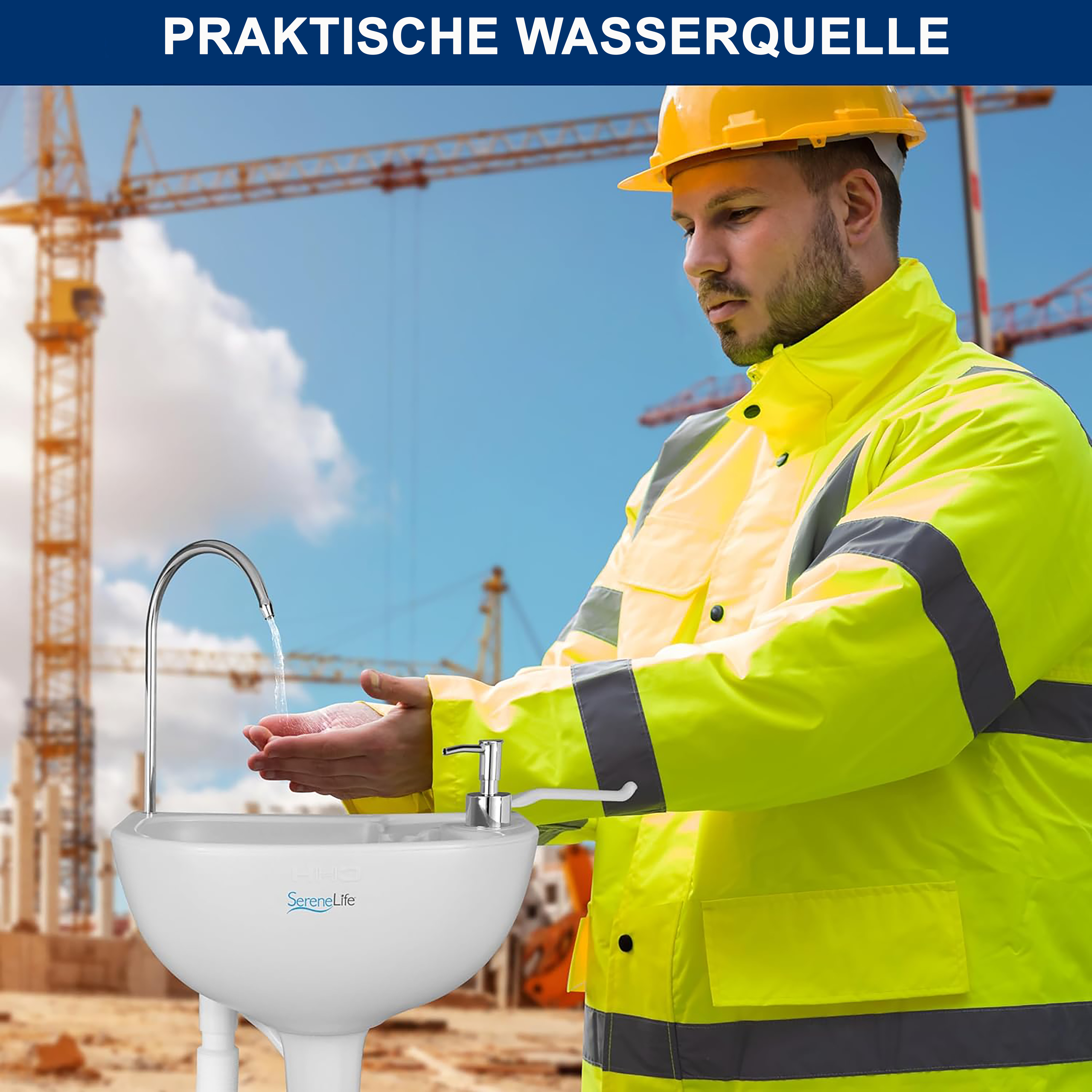 Mann in Warnweste wäscht Hände an Baustelle mit Kran.