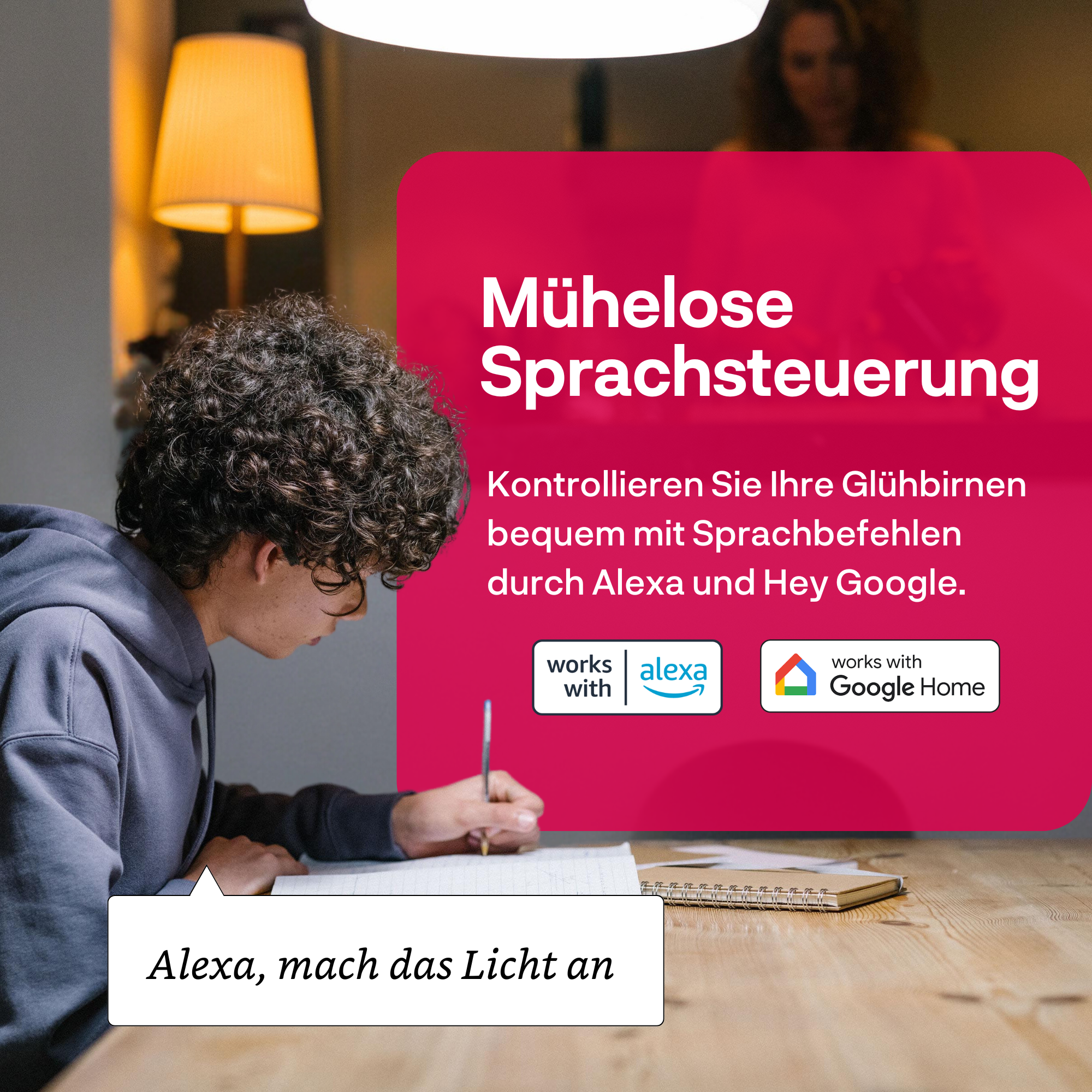 Junge mit Locken schreibt, über ihm Text zu Sprachsteuerung mit Alexa/Google.
