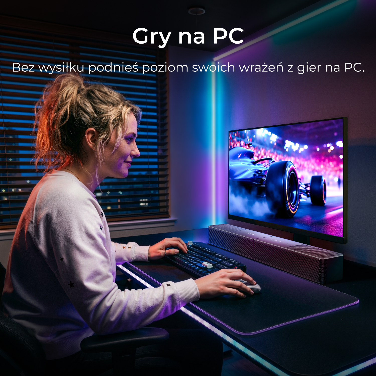 Kobieta gra w wyścigi na PC, oświetlona kolorowymi światłami LED.