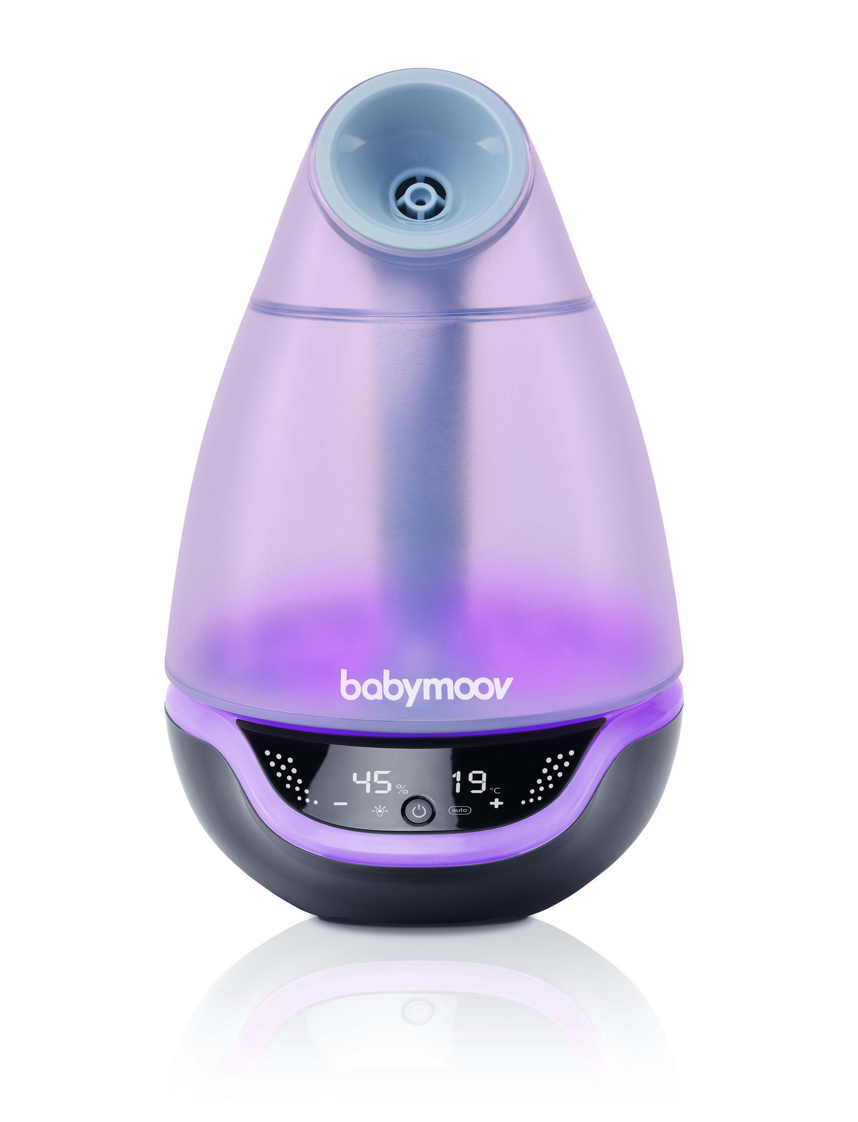 Ein lila Babymoov Luftbefeuchter mit digitaler Anzeige für 45% und 19°C.