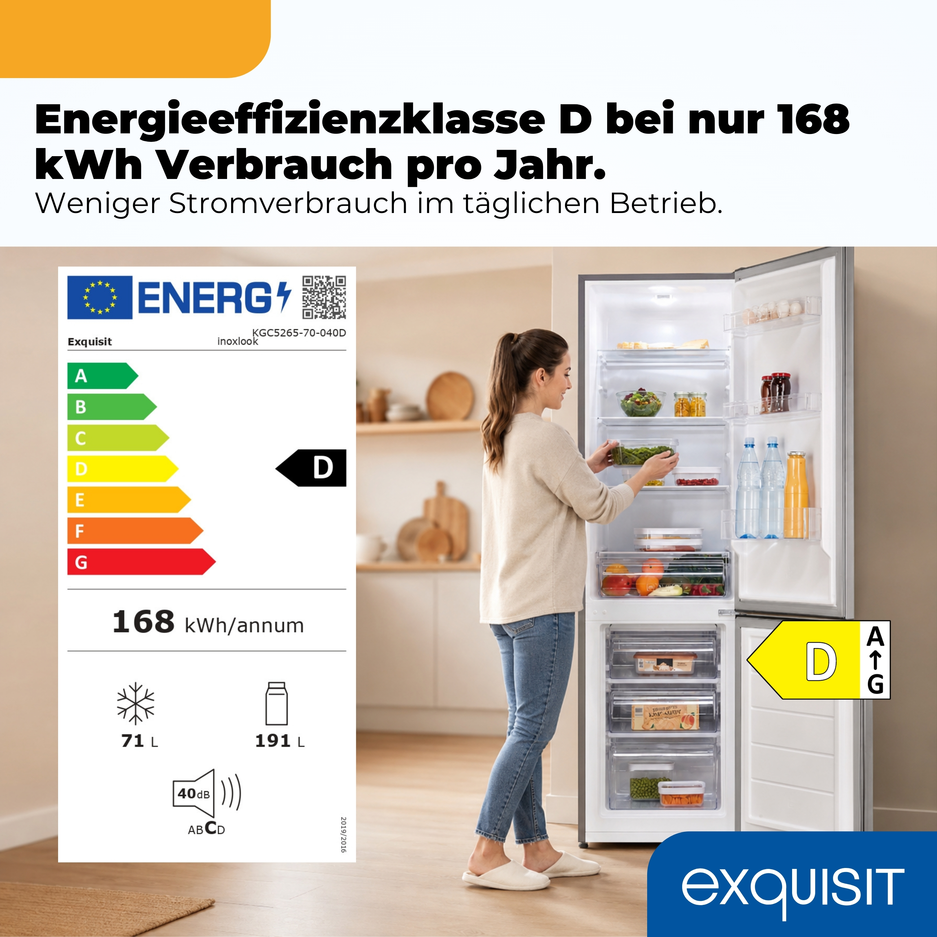 Kühlschrank mit Energieeffizienzklasse D, eine Frau räumt Lebensmittel ein.