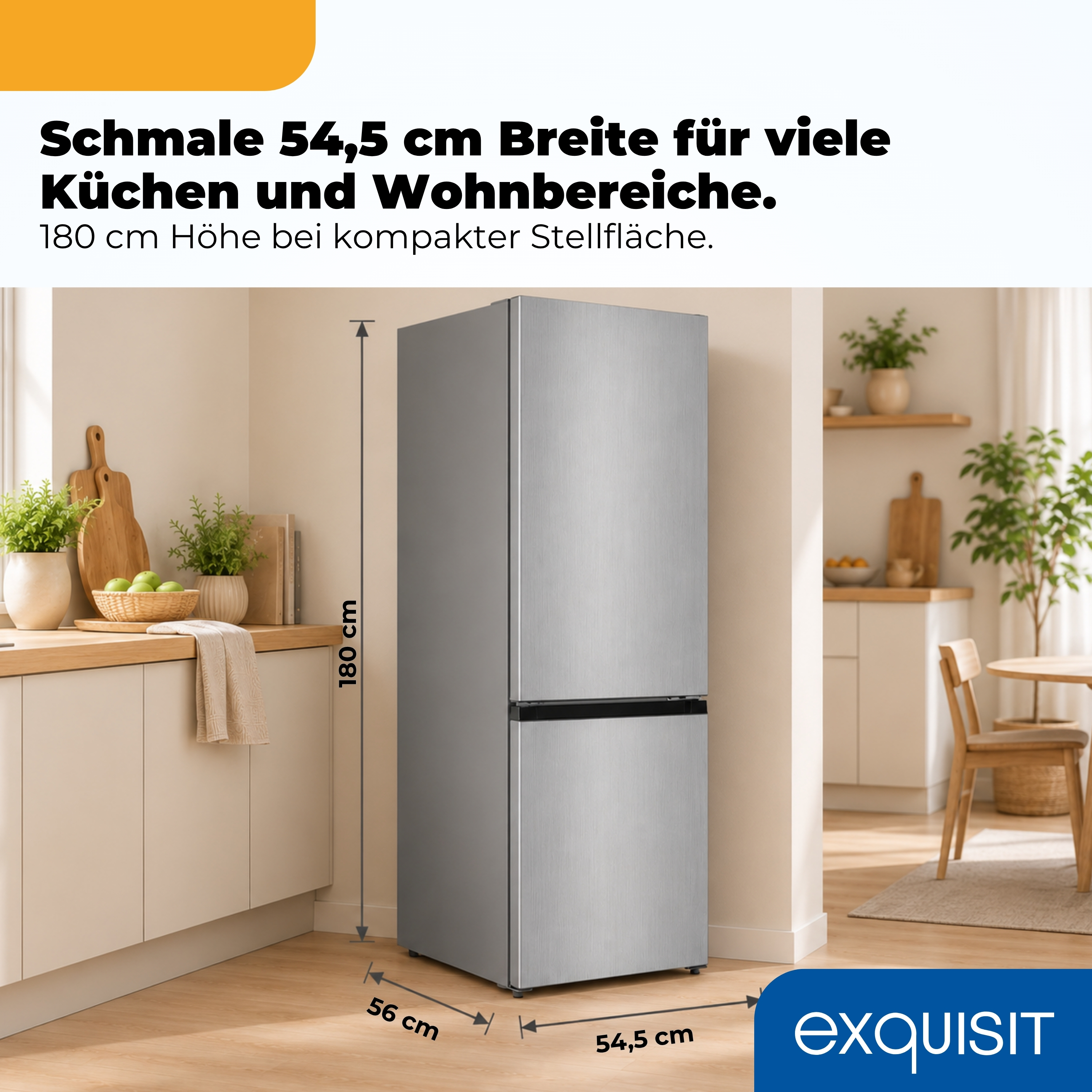 Ein schmaler, silberner Kühlschrank mit 54,5 cm Breite in einer Küche.